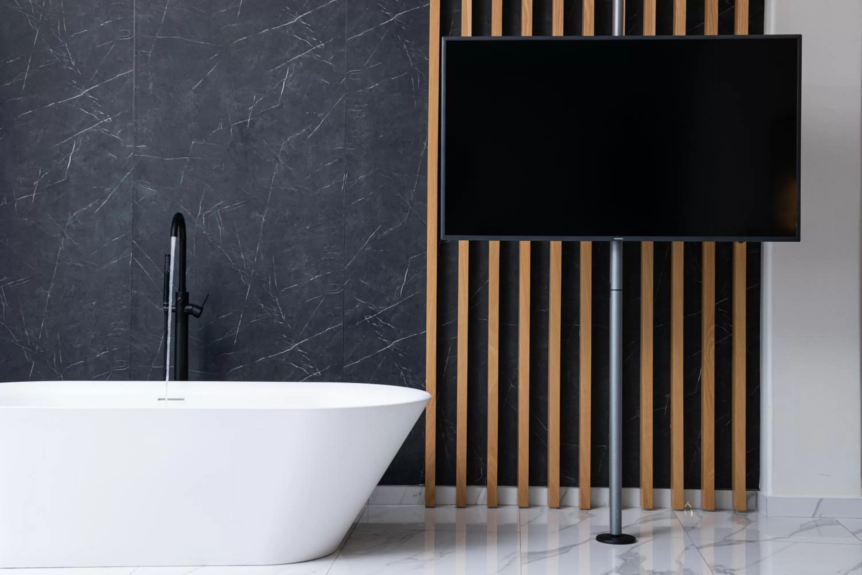 Hot Tub in Enattica Suites