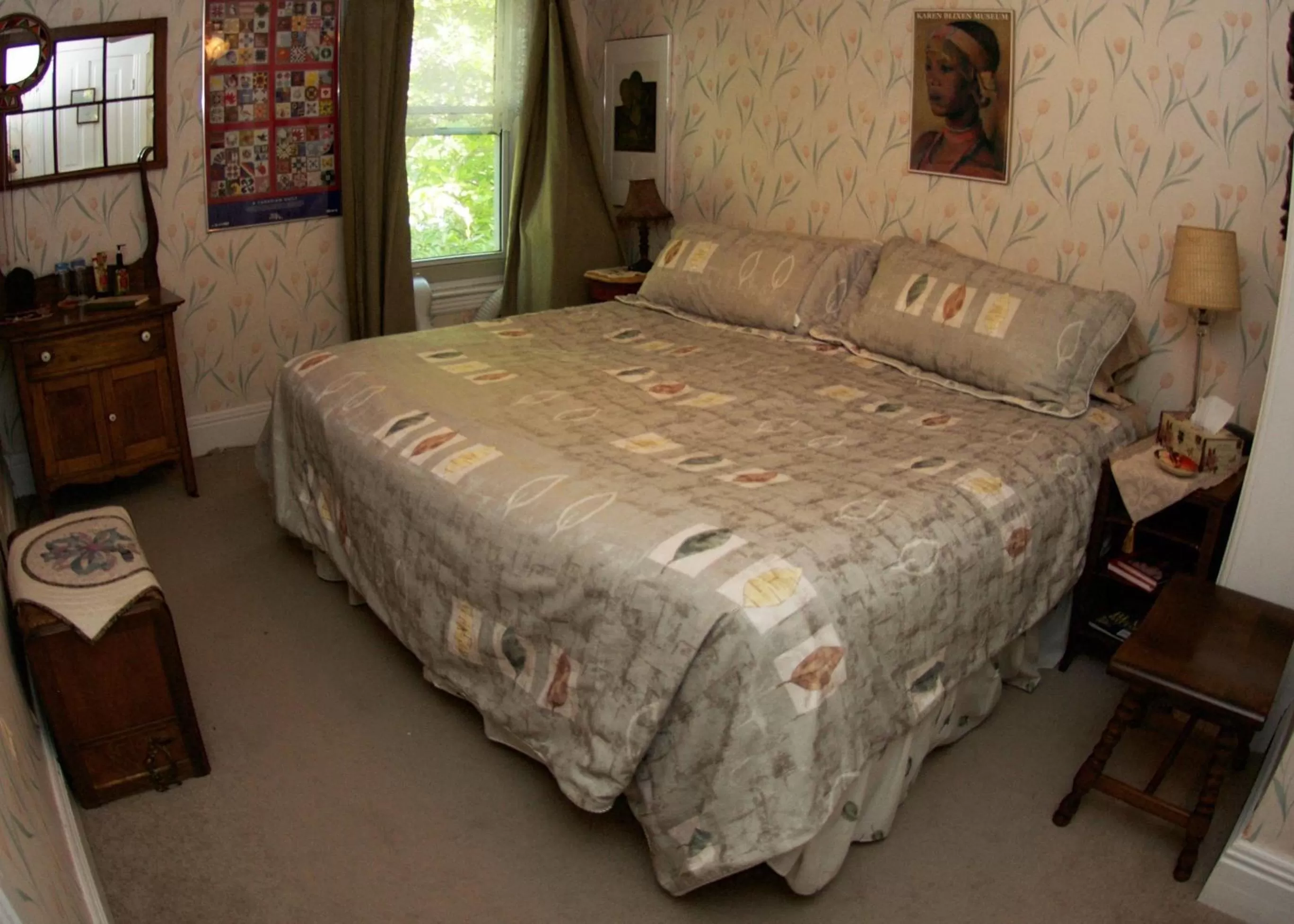 Bed in Bondy House Bed & Breakfast