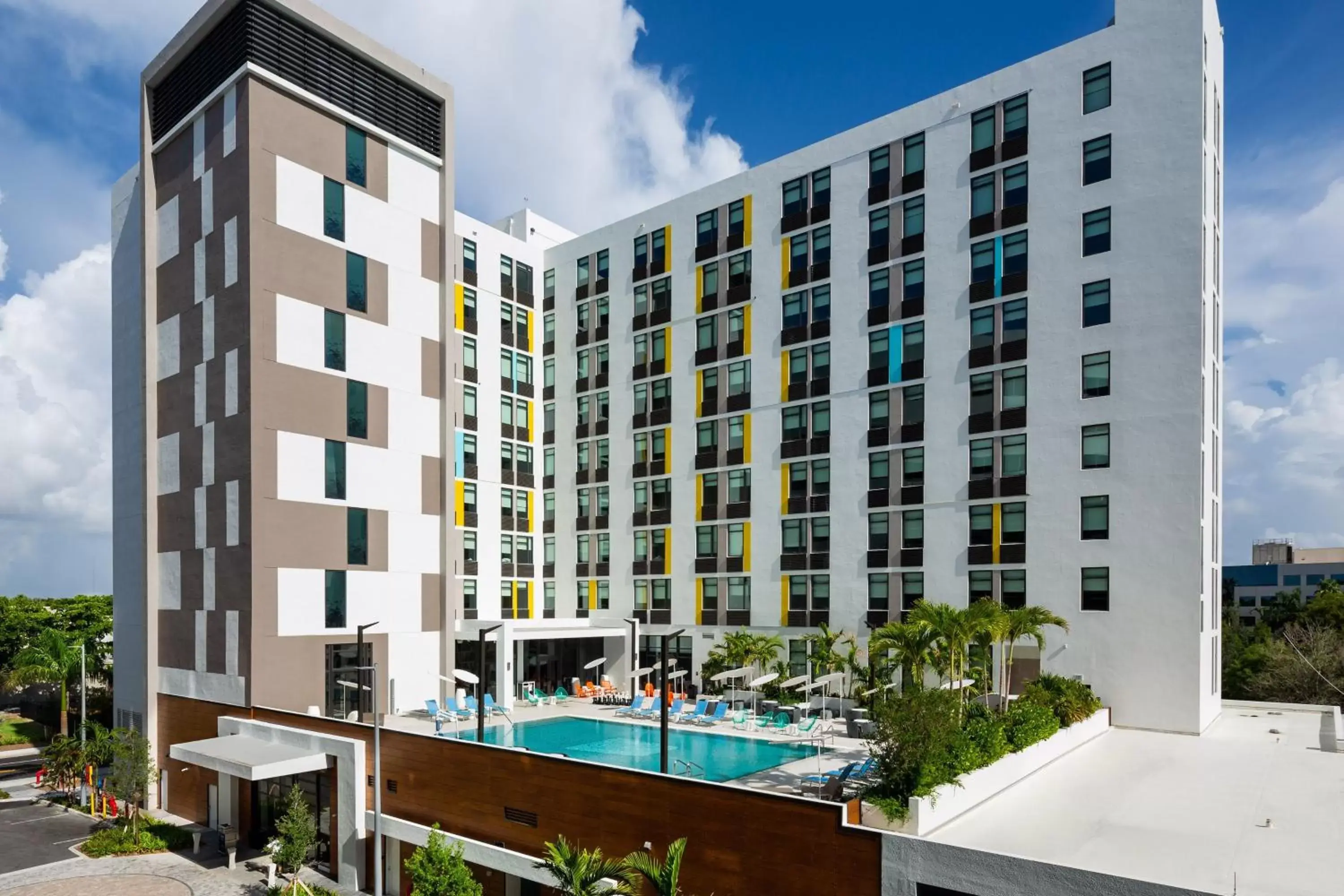 Property building, Swimming Pool in Aloft Miami Aventura