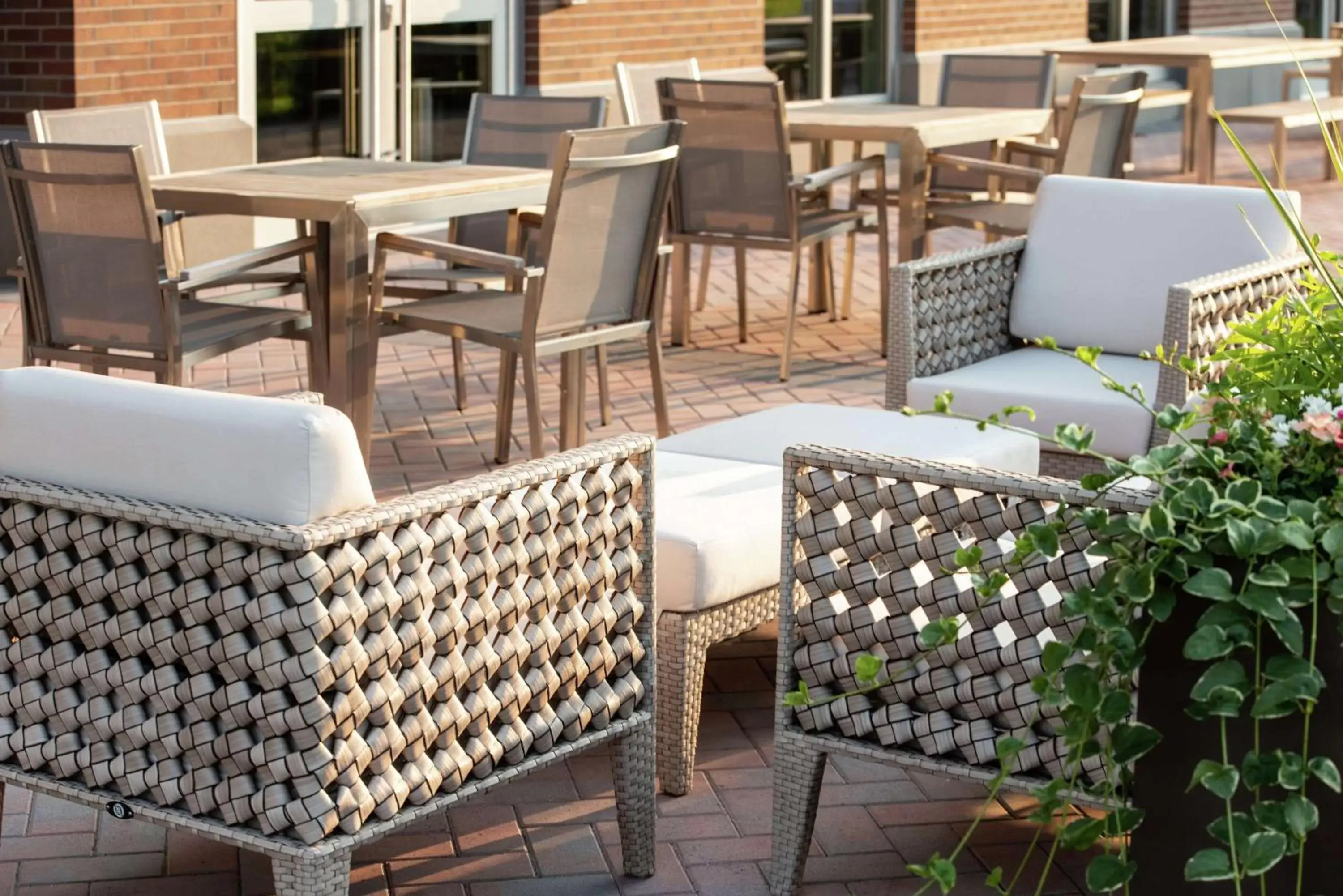 Patio, Restaurant/Places to Eat in Hilton Garden Inn Hanover Lebanon