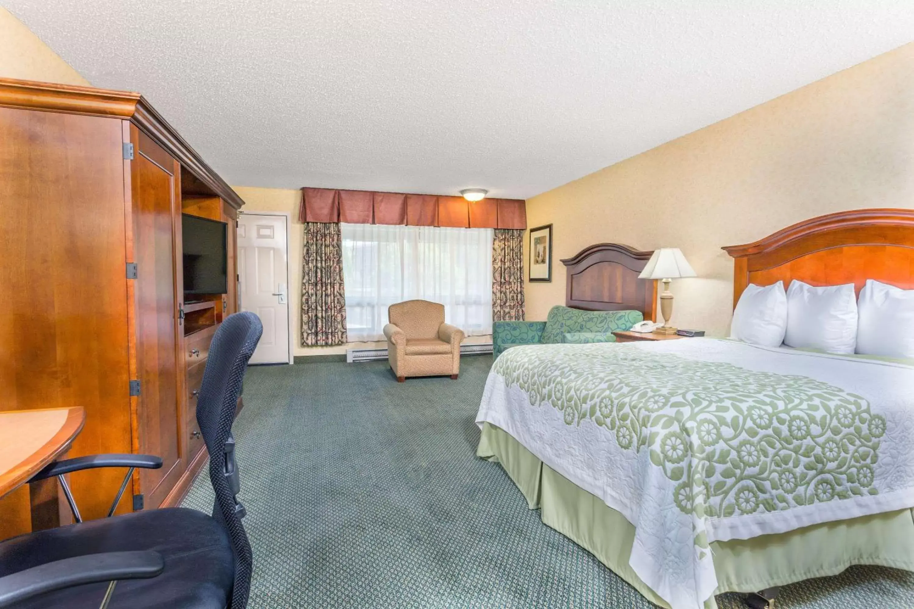 Photo of the whole room in Days Inn by Wyndham Klamath Falls