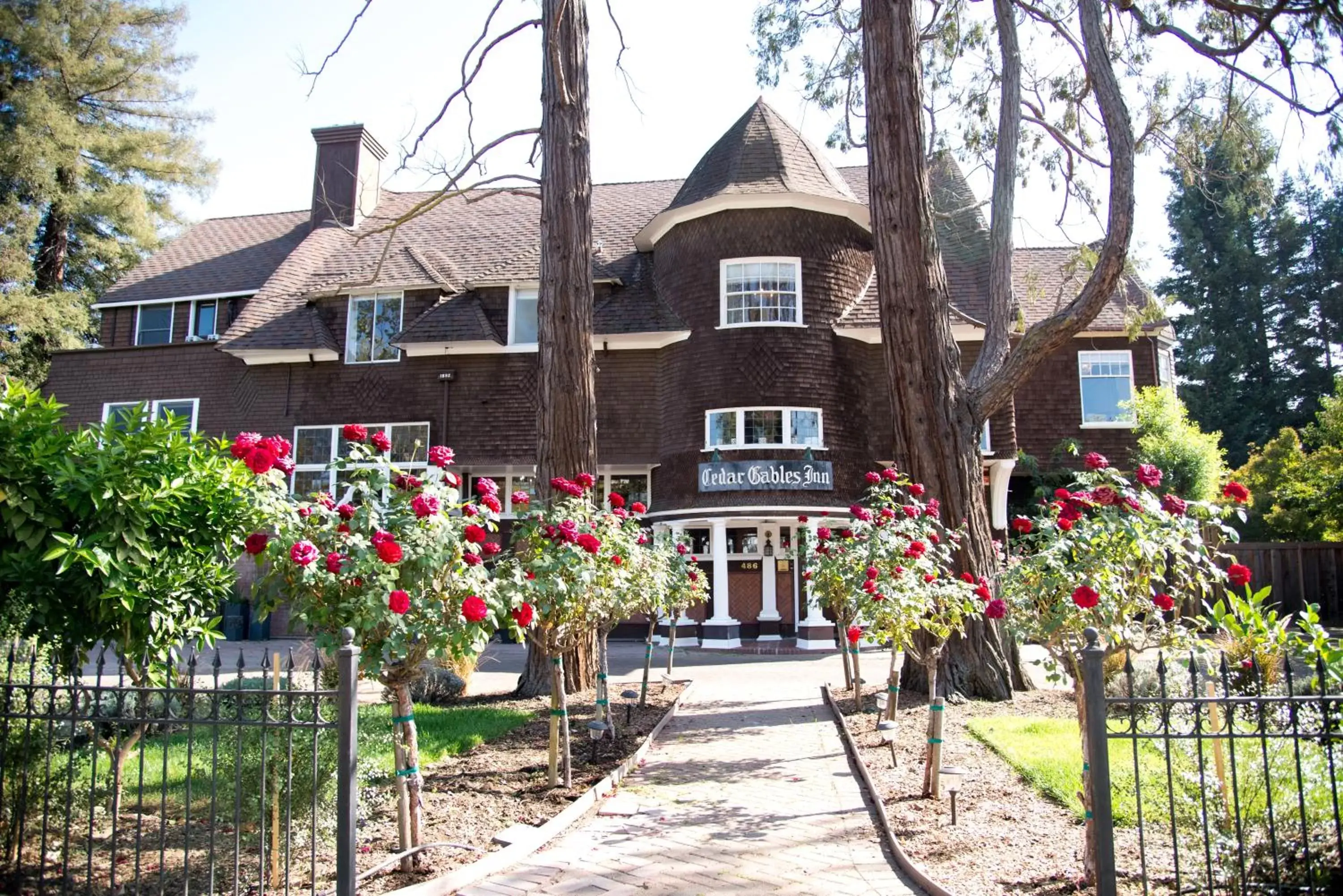 Property Building in Cedar Gables Inn