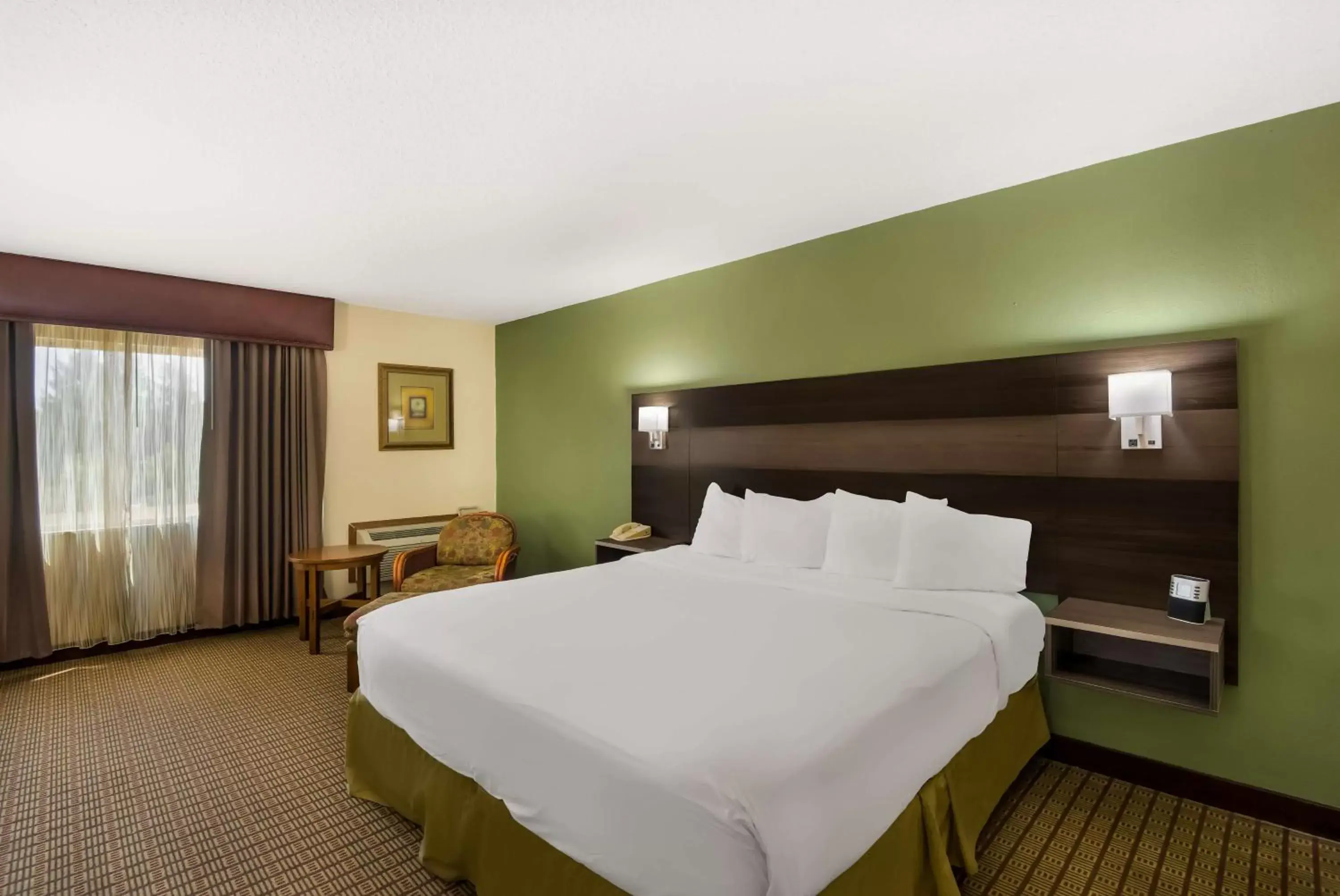 King Room with Roll-in Shower - Disability Access - Non-smoking in Best Western Prairie Inn & Conference Center