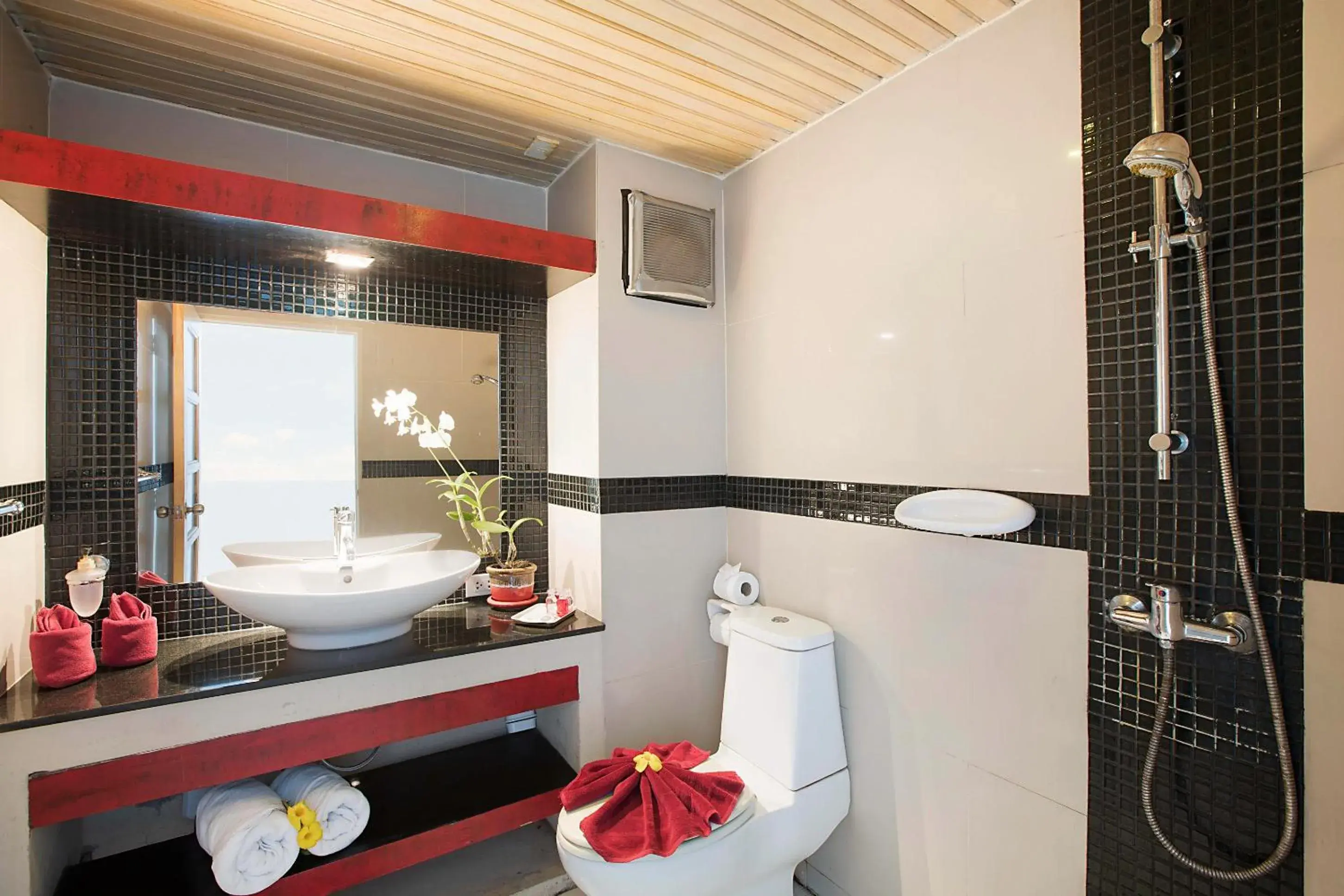 Bathroom in Enjoy Beach Hotel