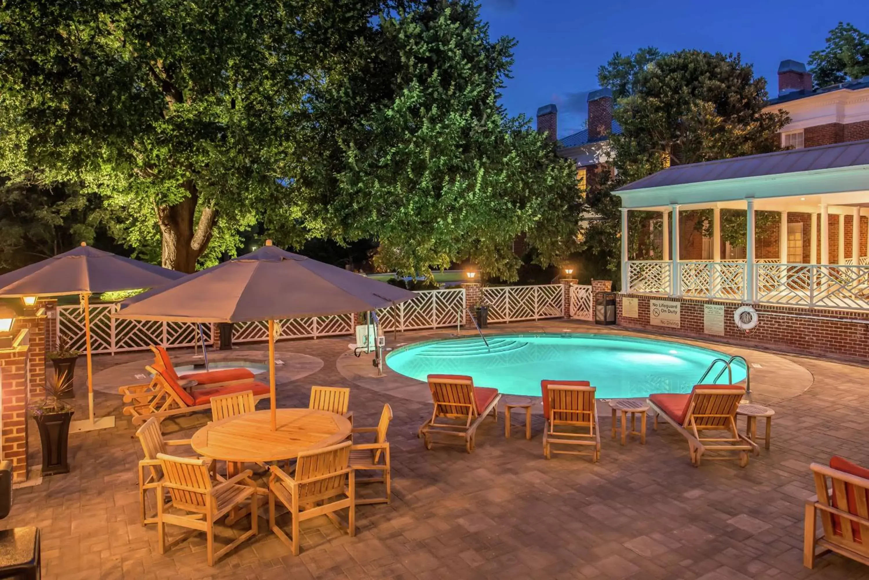 Property building, Swimming Pool in Hampton Inn Lexington Historic Area