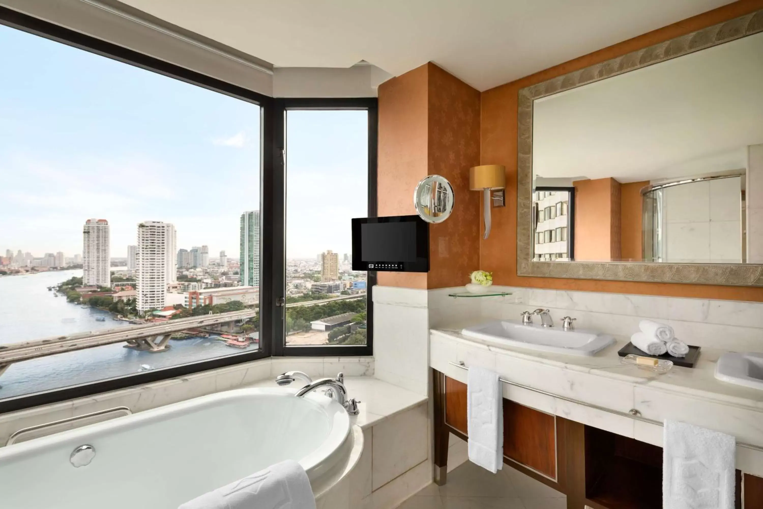 Bathroom in Shangri-La Bangkok