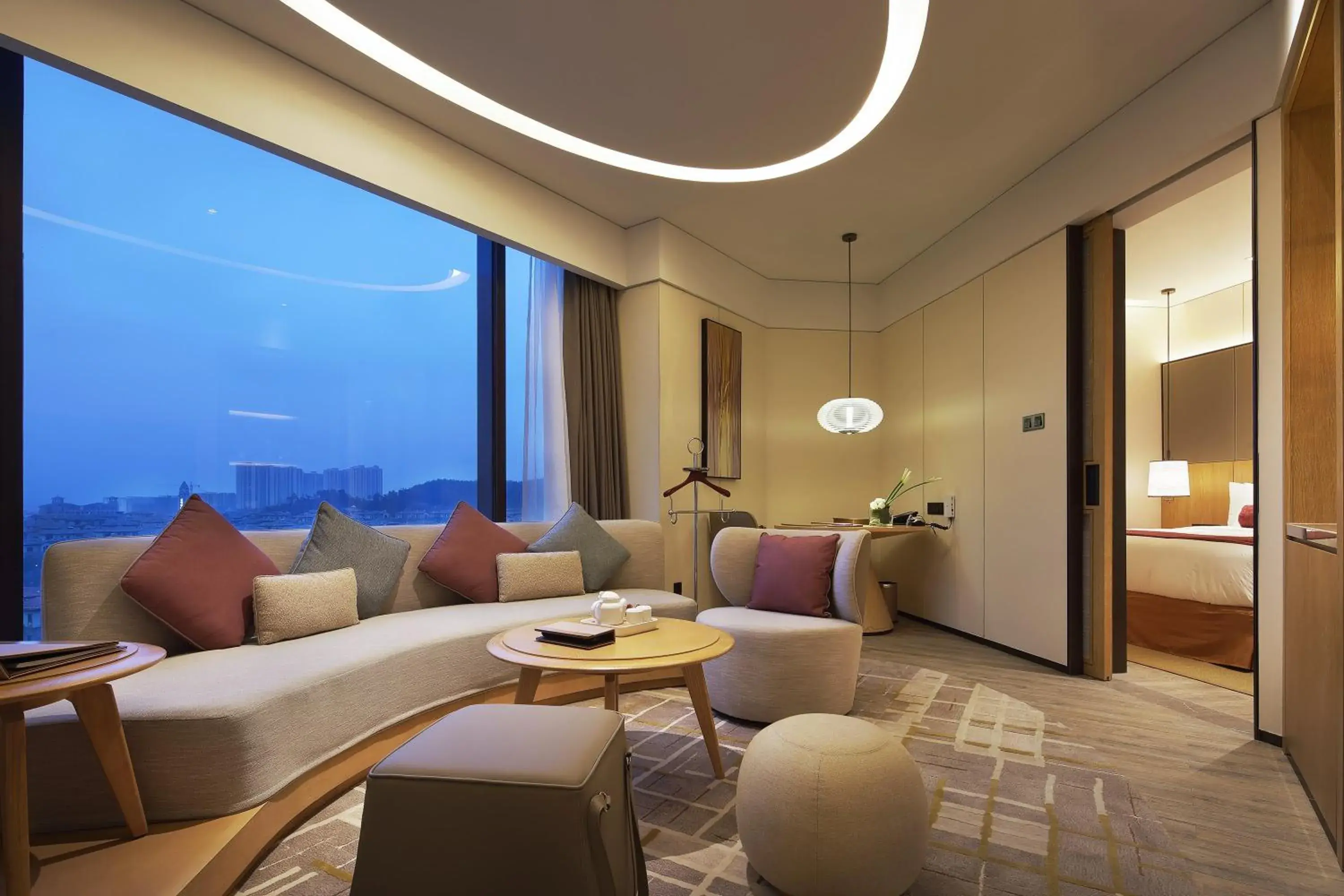 Bedroom, Seating Area in Crowne Plaza Nanchang Wanli, an IHG Hotel