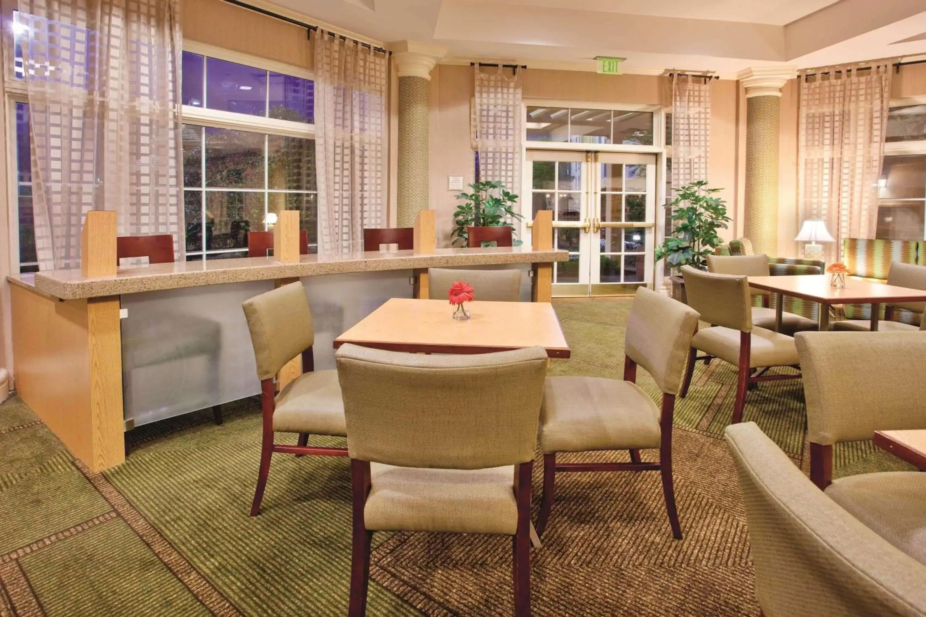 Lobby or reception, Restaurant/Places to Eat in La Quinta by Wyndham Winston-Salem