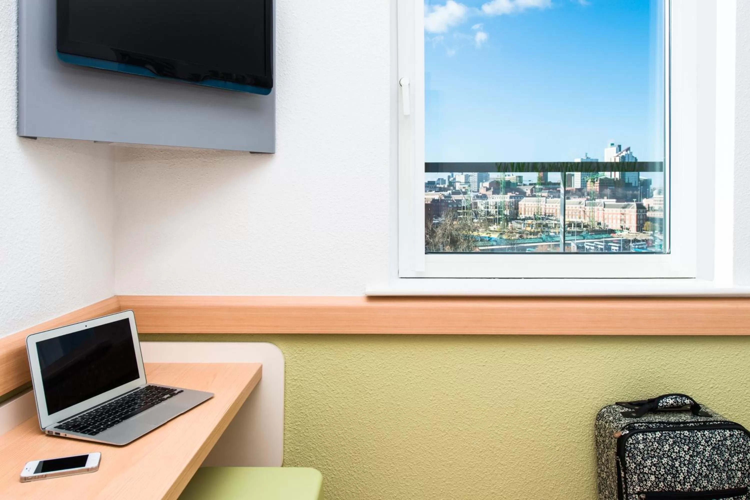 TV and multimedia, TV/Entertainment Center in ibis budget Marne la Vallée Bry sur Marne