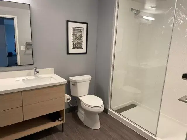 Bathroom in TownePlace Suites By Marriott Rochester Mayo Clinic Area