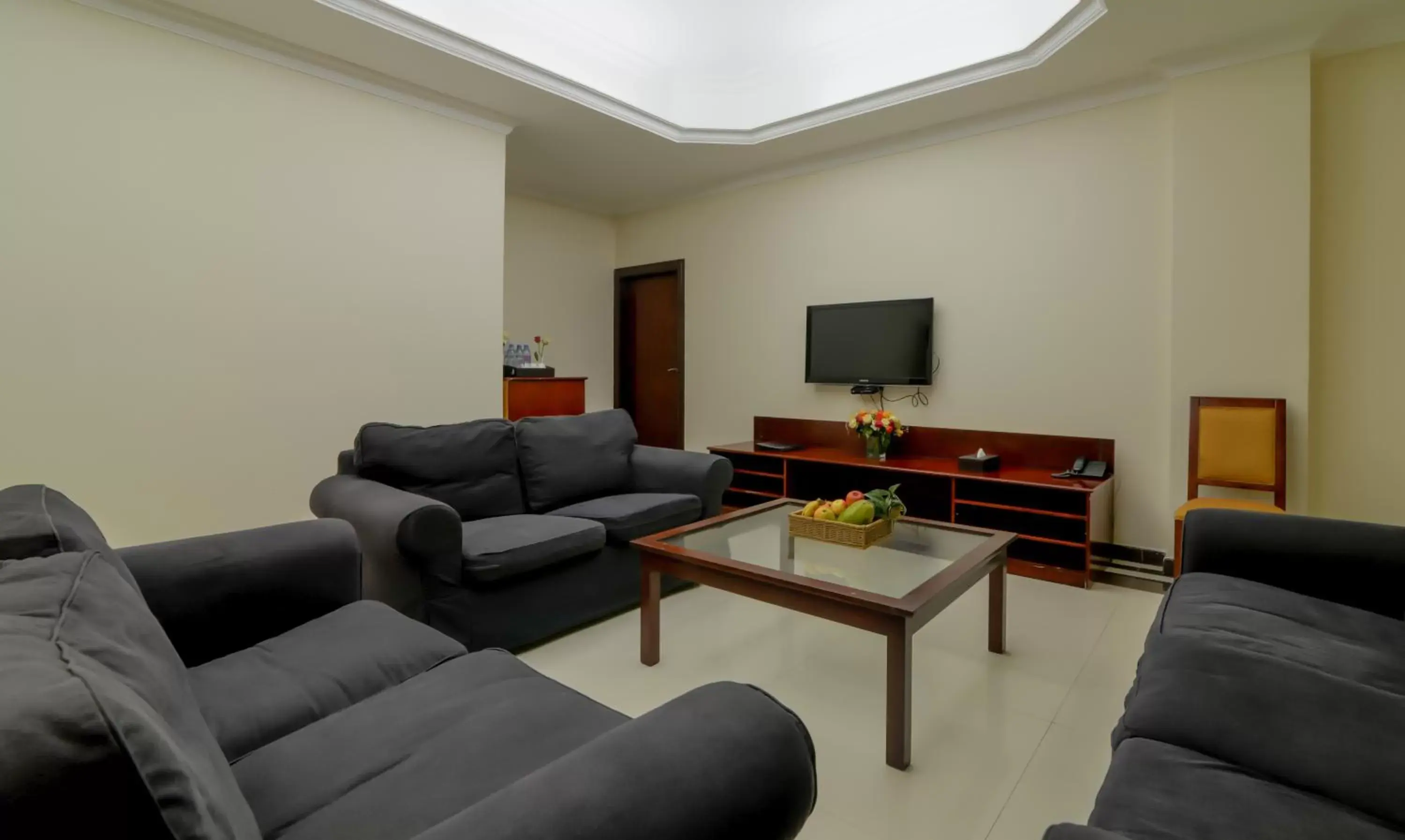 Living room, Seating Area in Tanzanite Executive Suites