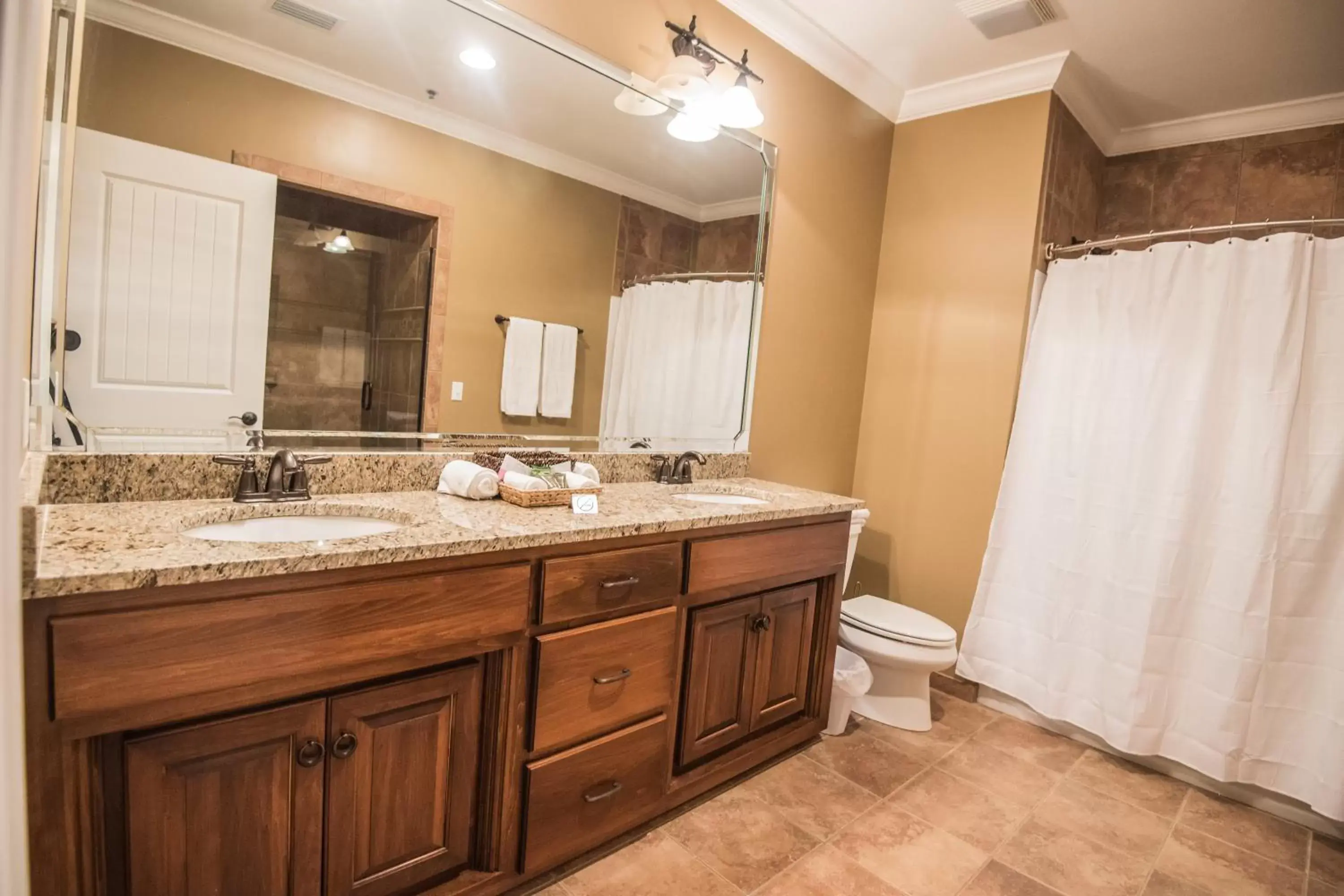 Bathroom in Magnolia Creek Lodge