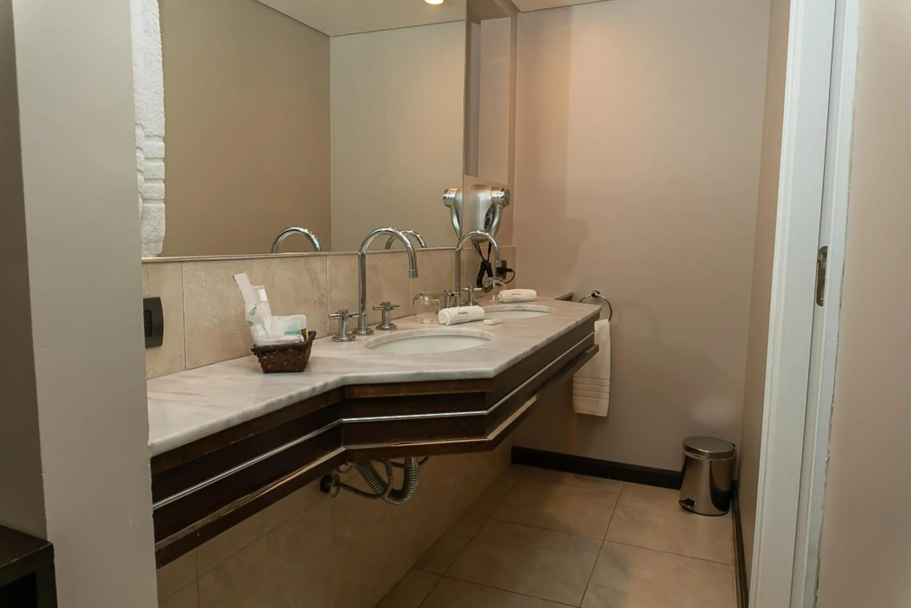 Bathroom in Neuquén Tower Hotel