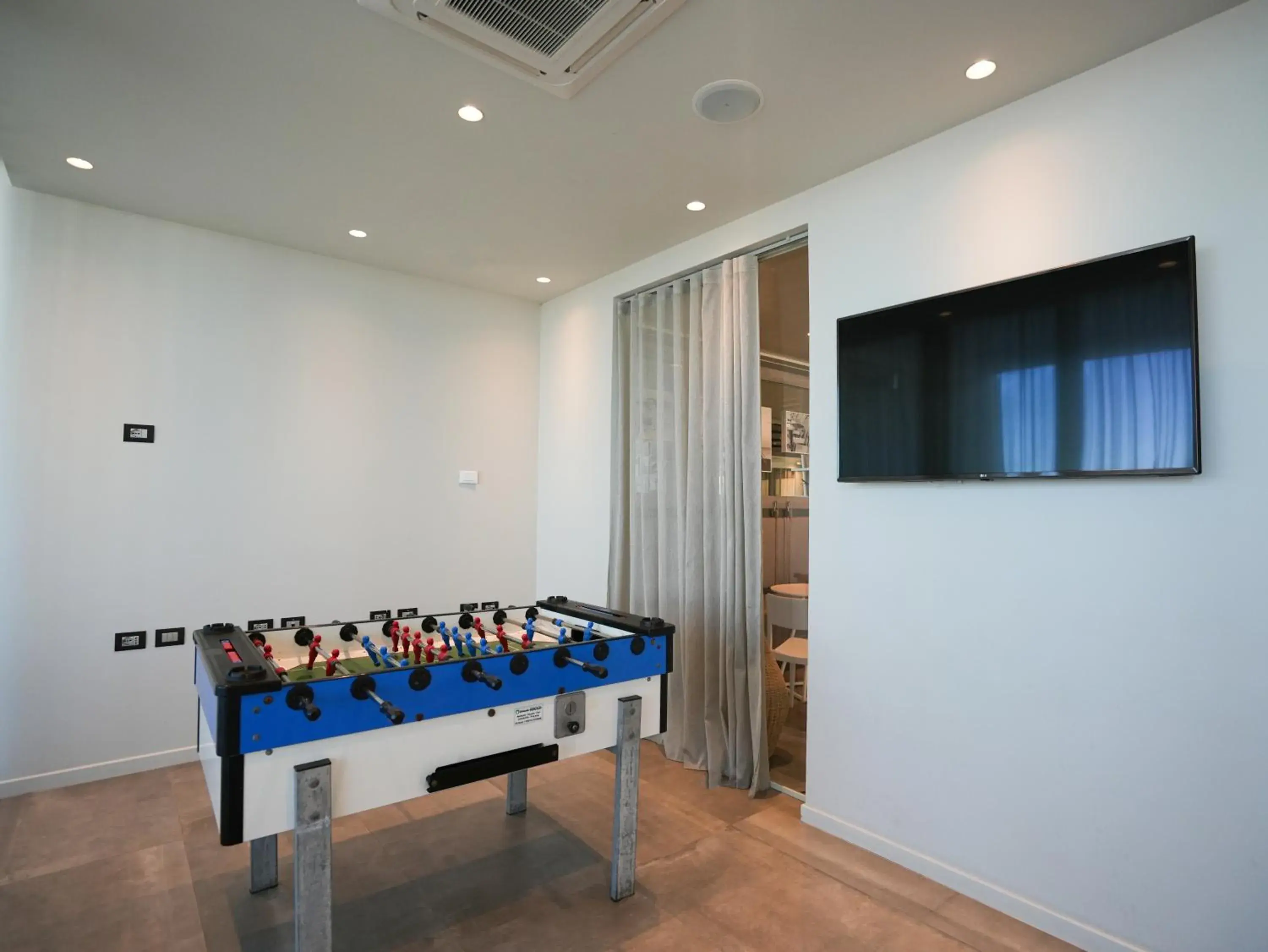 Game Room, Billiards in Nautilus Family Hotel