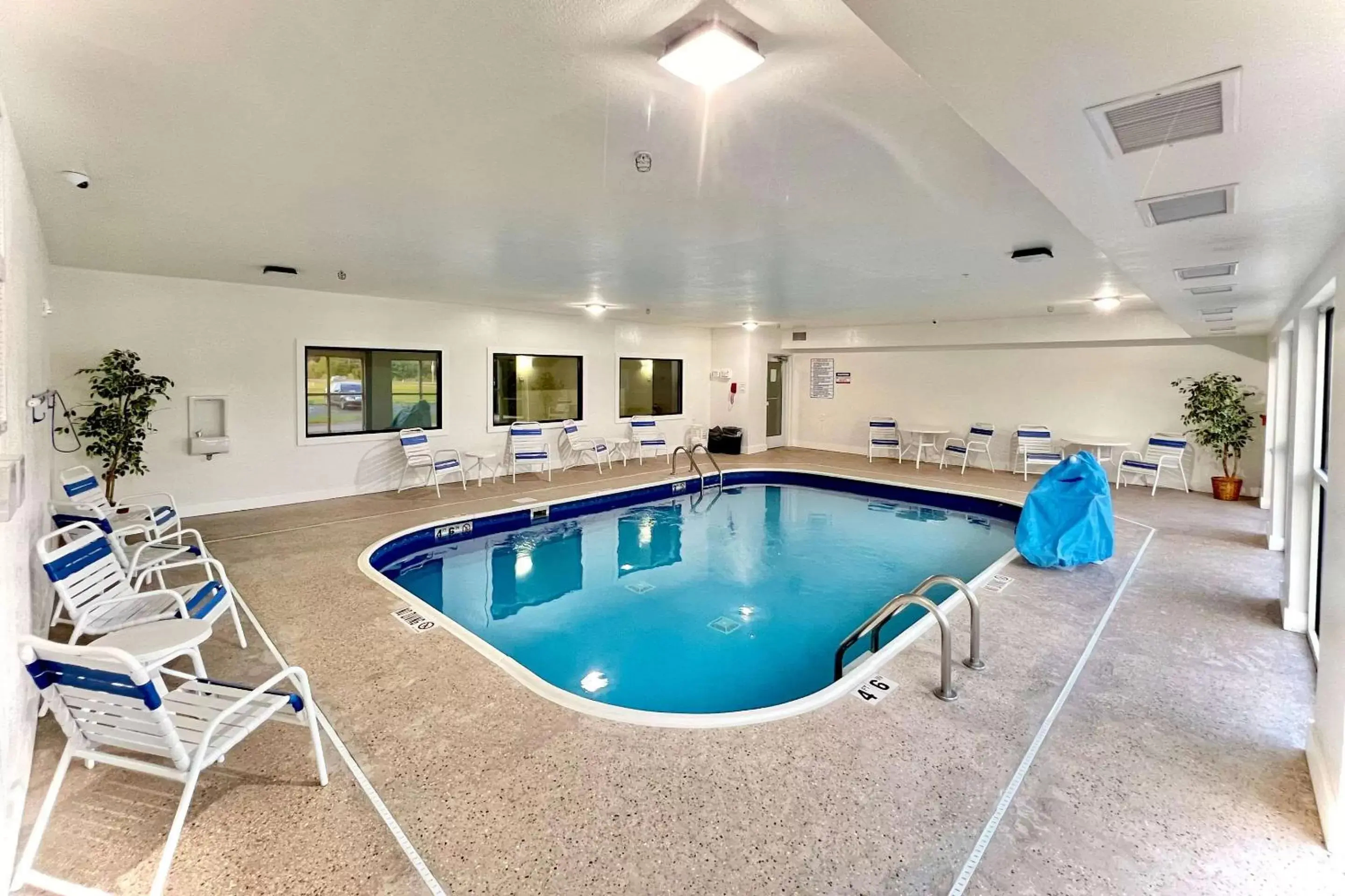 Swimming Pool in Quality Inn & Suites