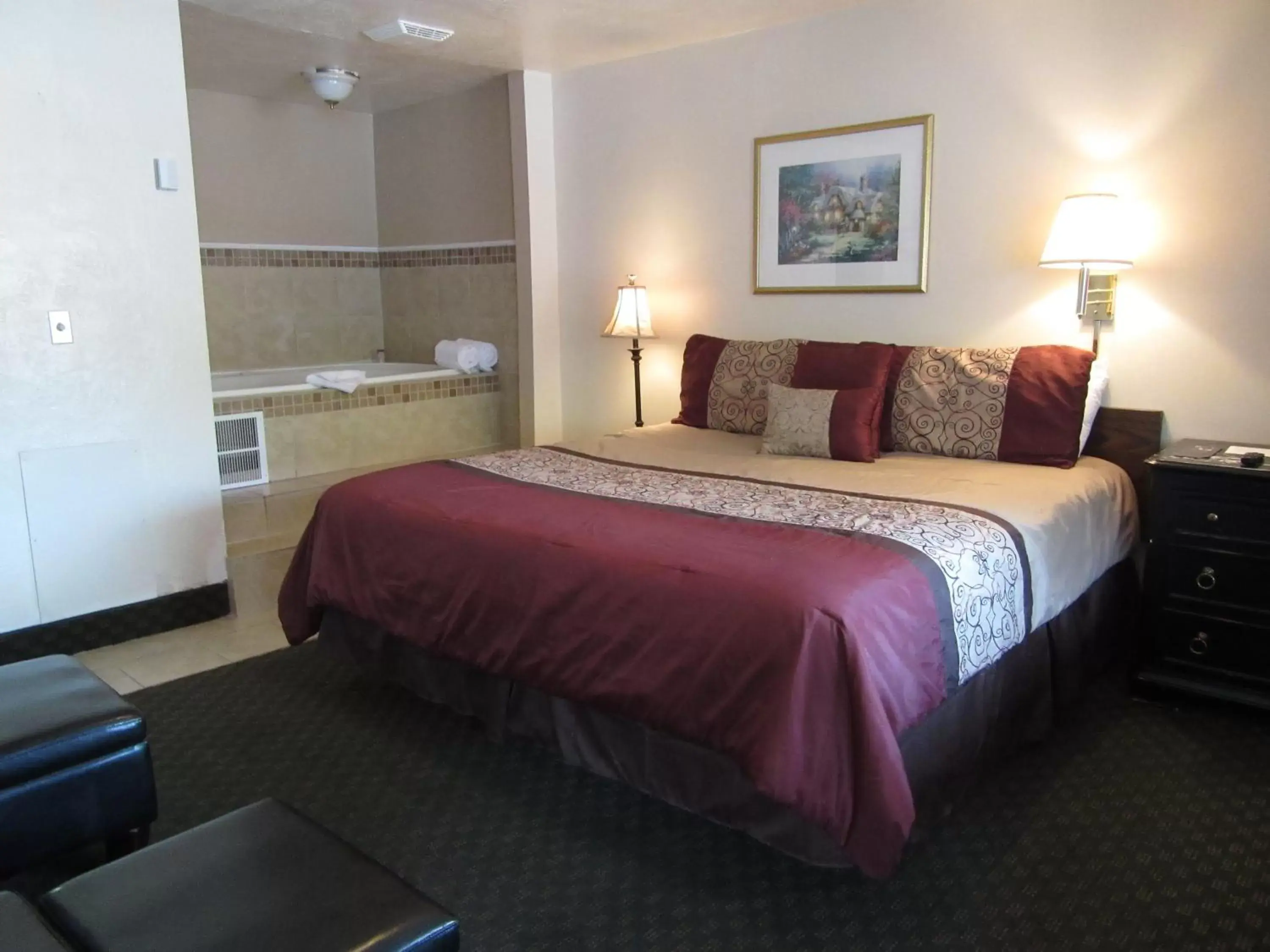 Bedroom, Bed in Lava Spa Motel & RV