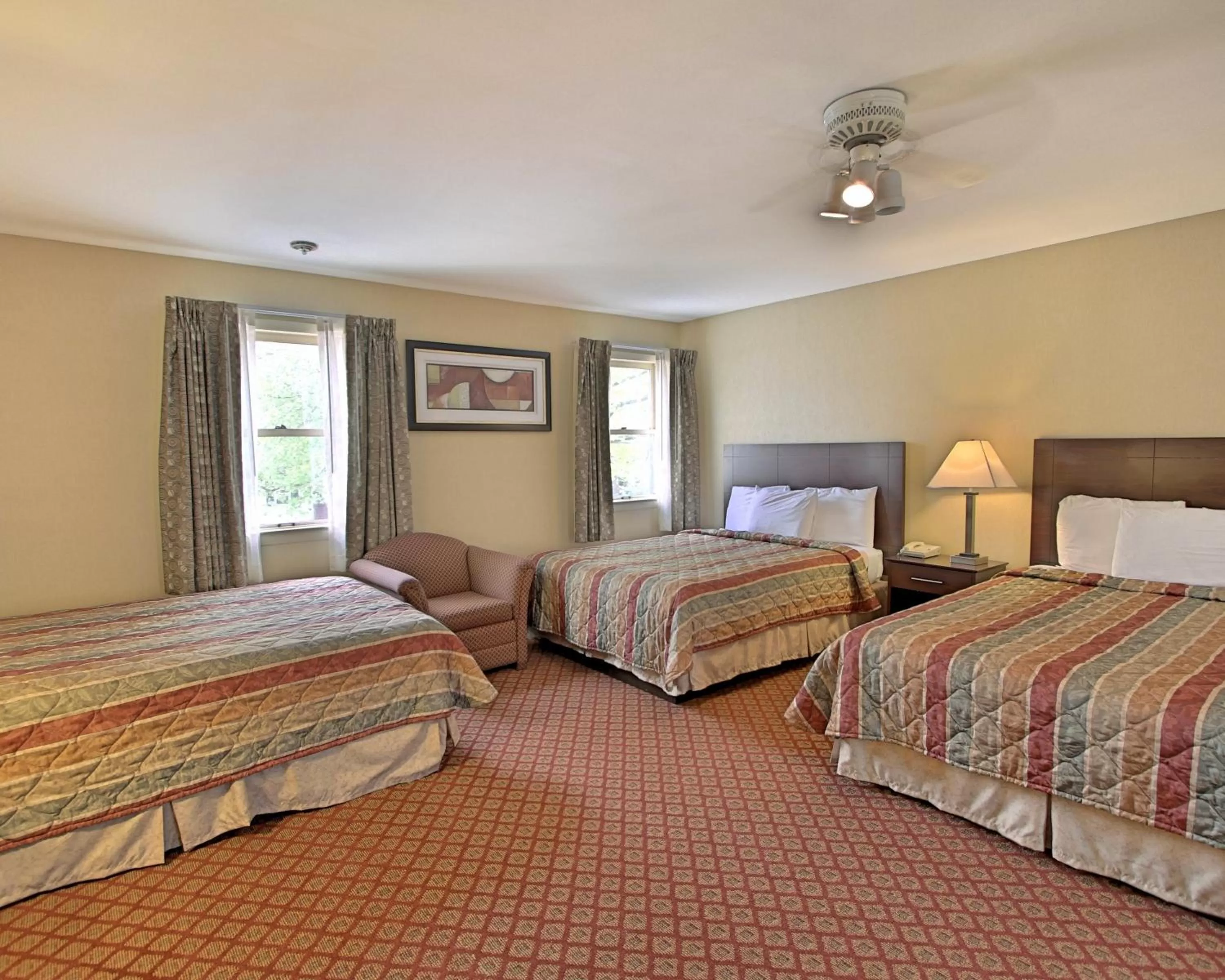 Queen Suite with Two Queen Beds and One Double Bed - Non Smoking in Rodeway Inn & Suites Hershey
