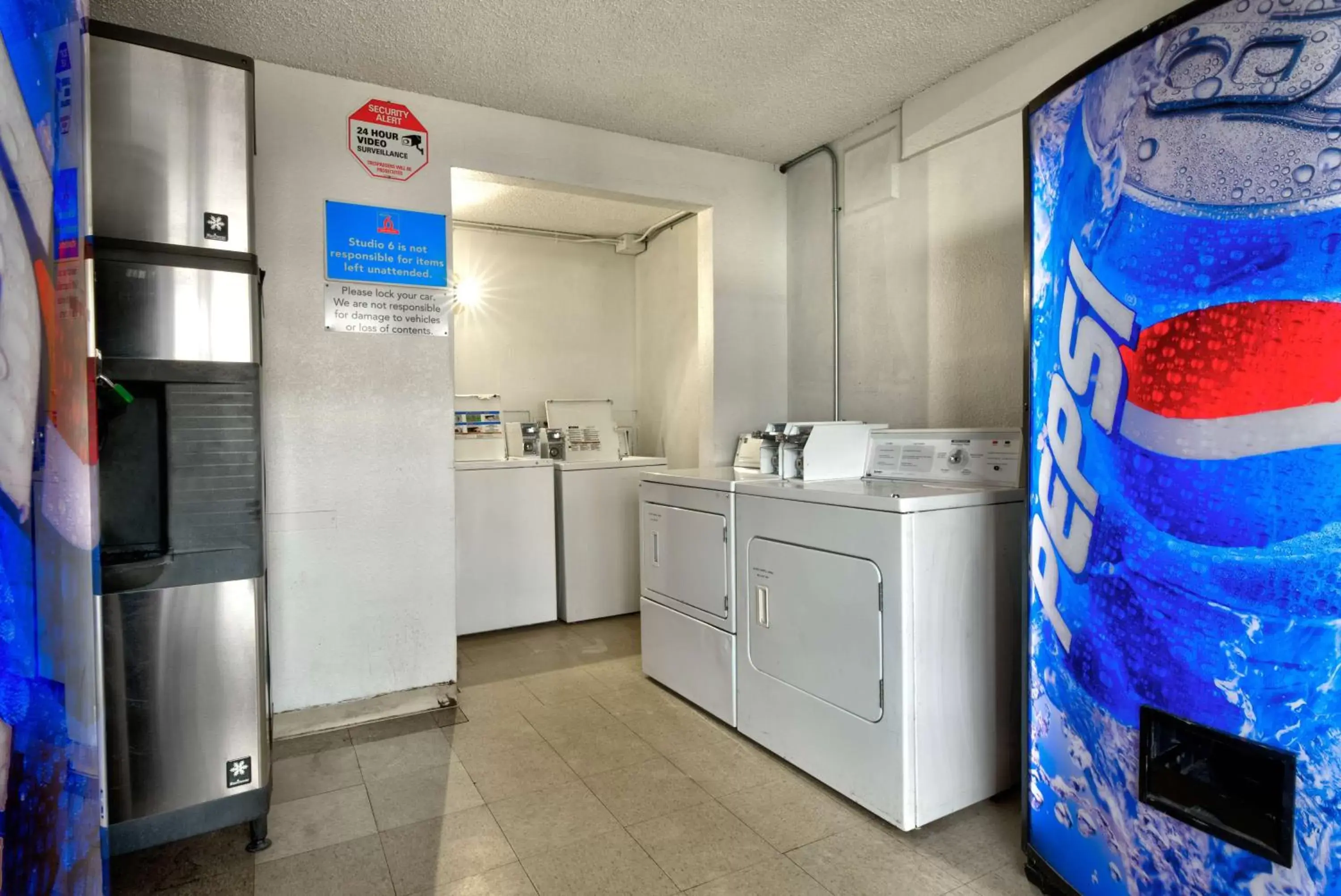 Property building in Studio 6 Grand Junction, CO Property building in Studio 6 Grand Junction, CO