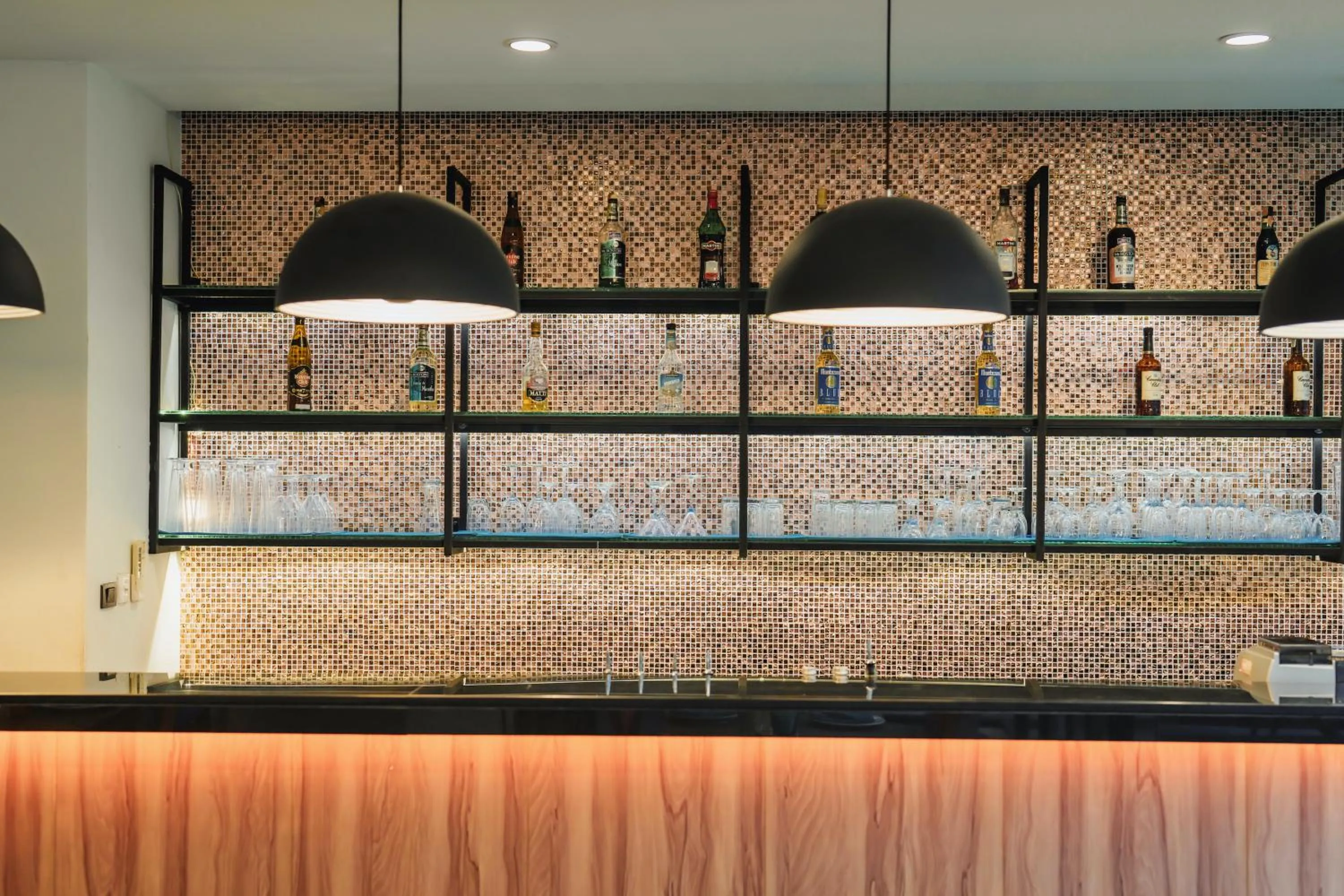 Restaurant/places to eat in The Lunar Patong