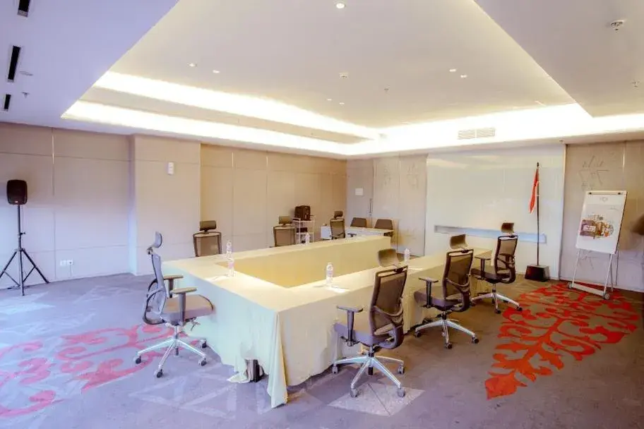 Meeting/conference room in FOX Hotel Pekanbaru