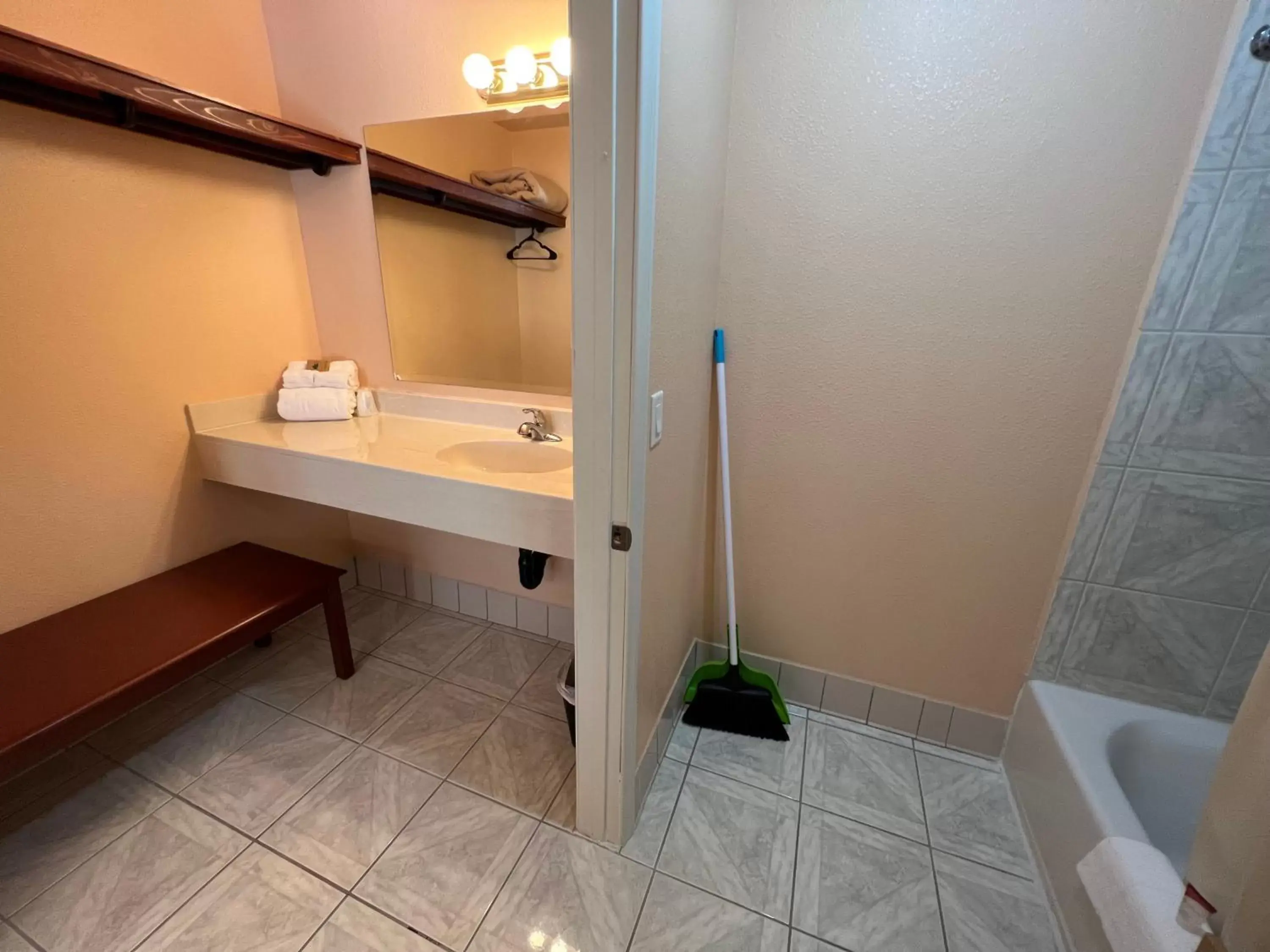 Bathroom in Frazier View Motel