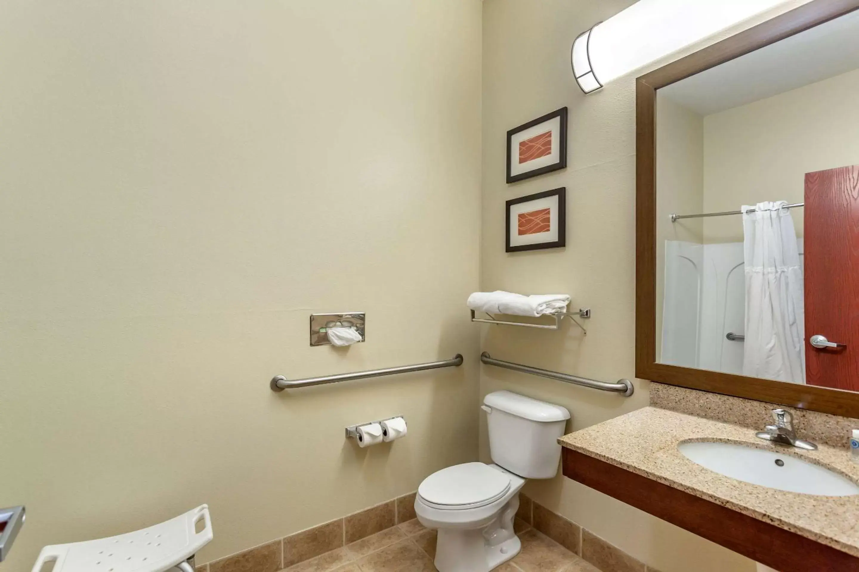 Bathroom in Comfort Inn & Suites Cave City
