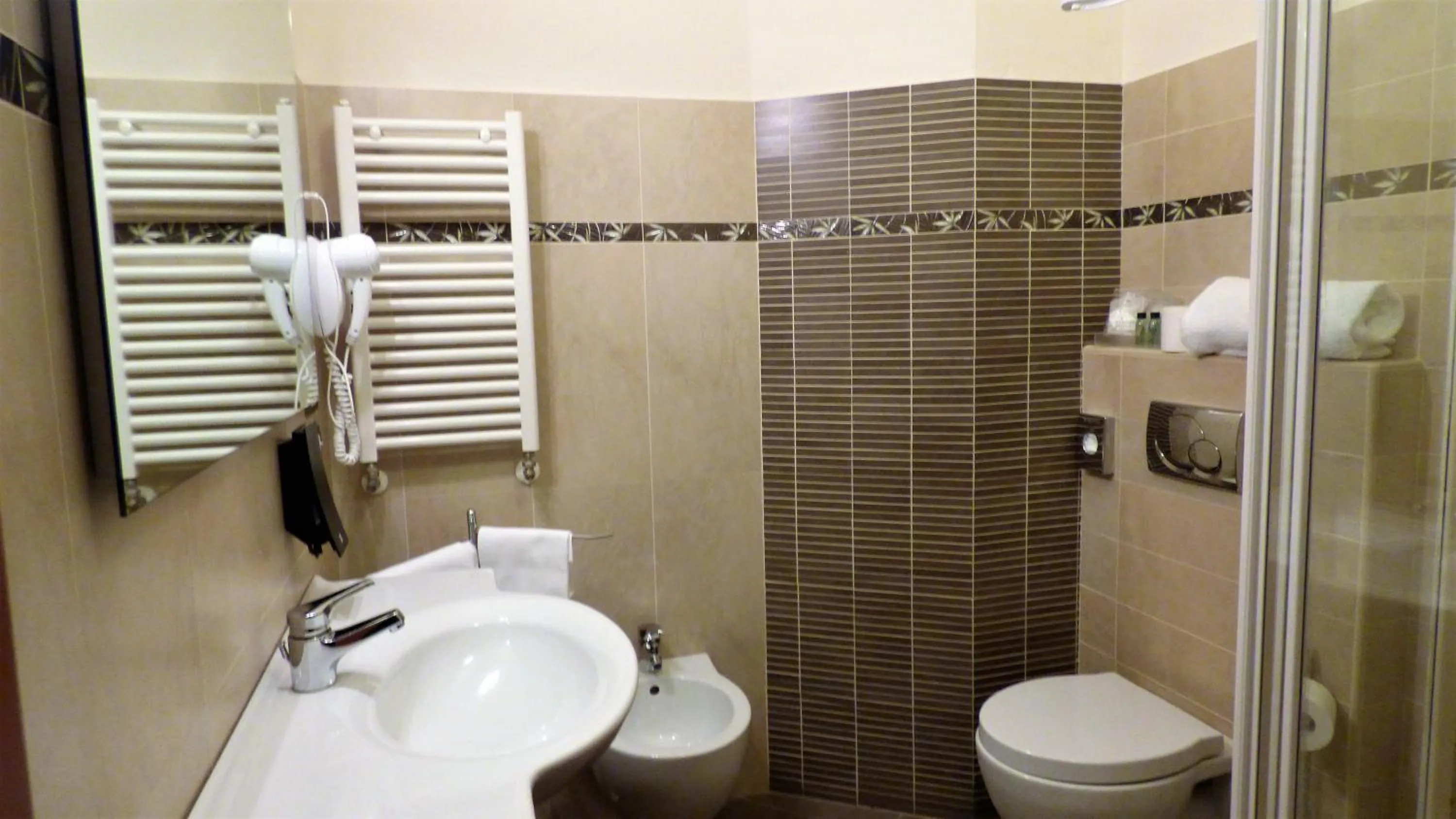 Bathroom in Leon Bianco