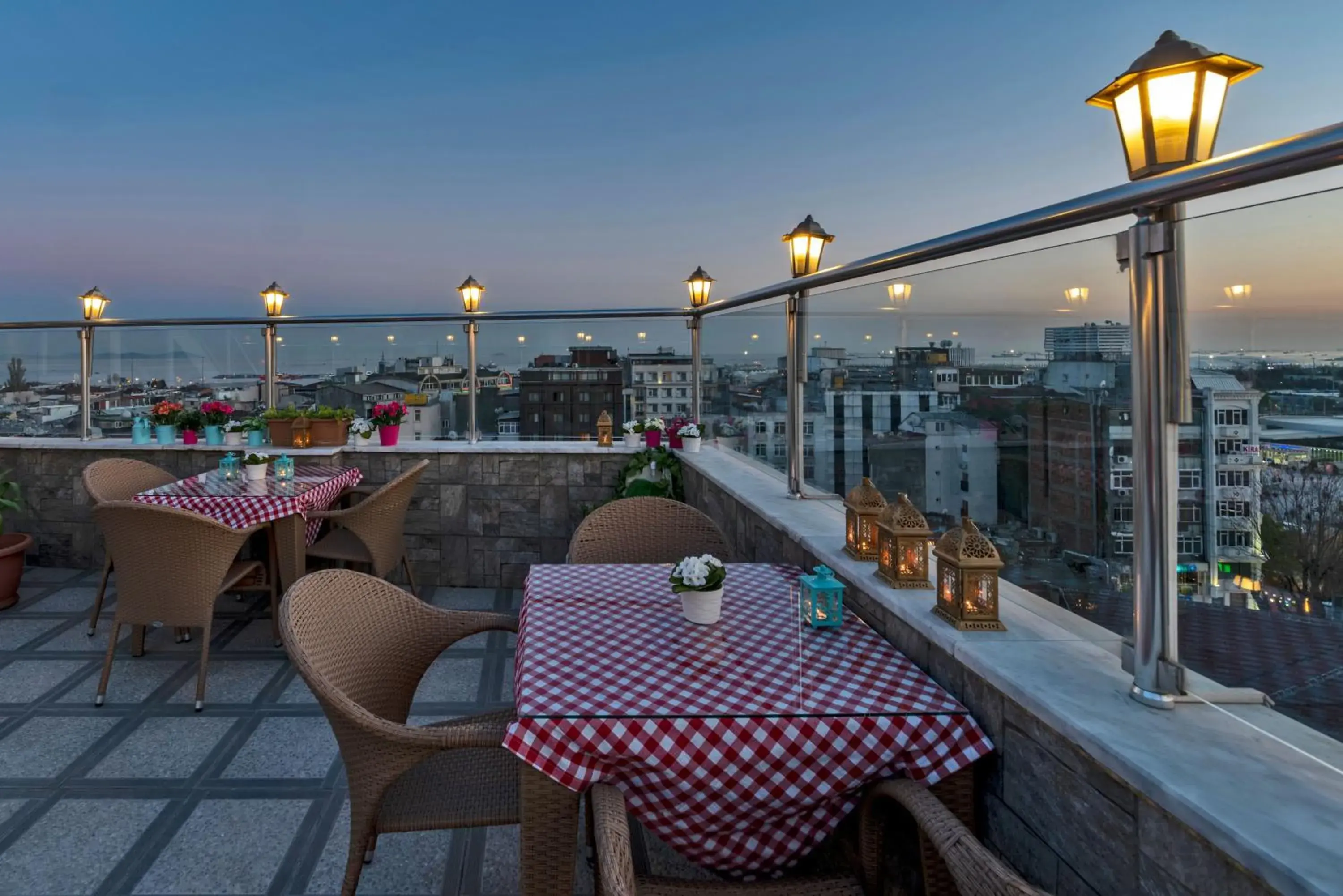 Balcony/Terrace, Restaurant/Places to Eat in Erbazlar Hotel