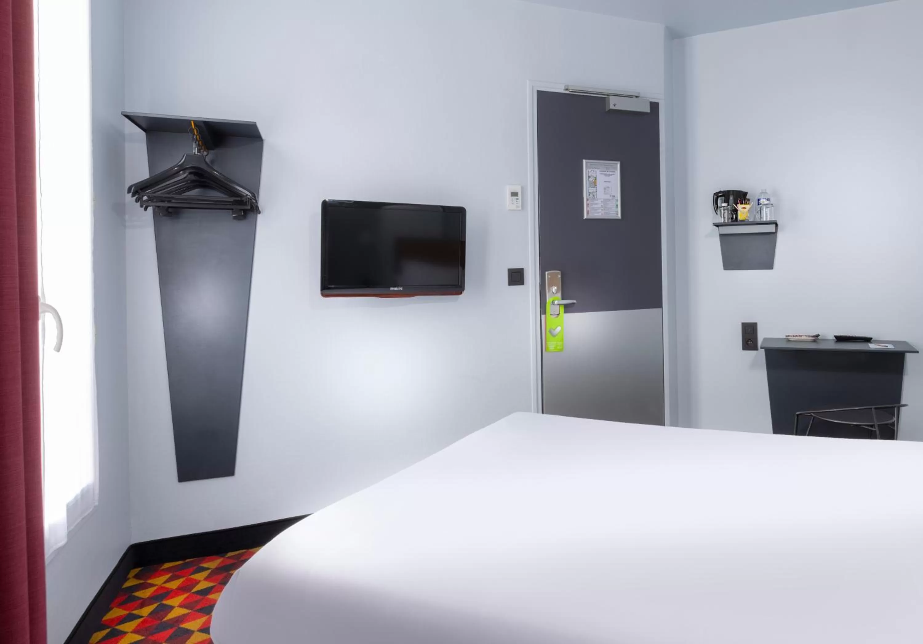 Bed in Libertel Canal Saint Martin