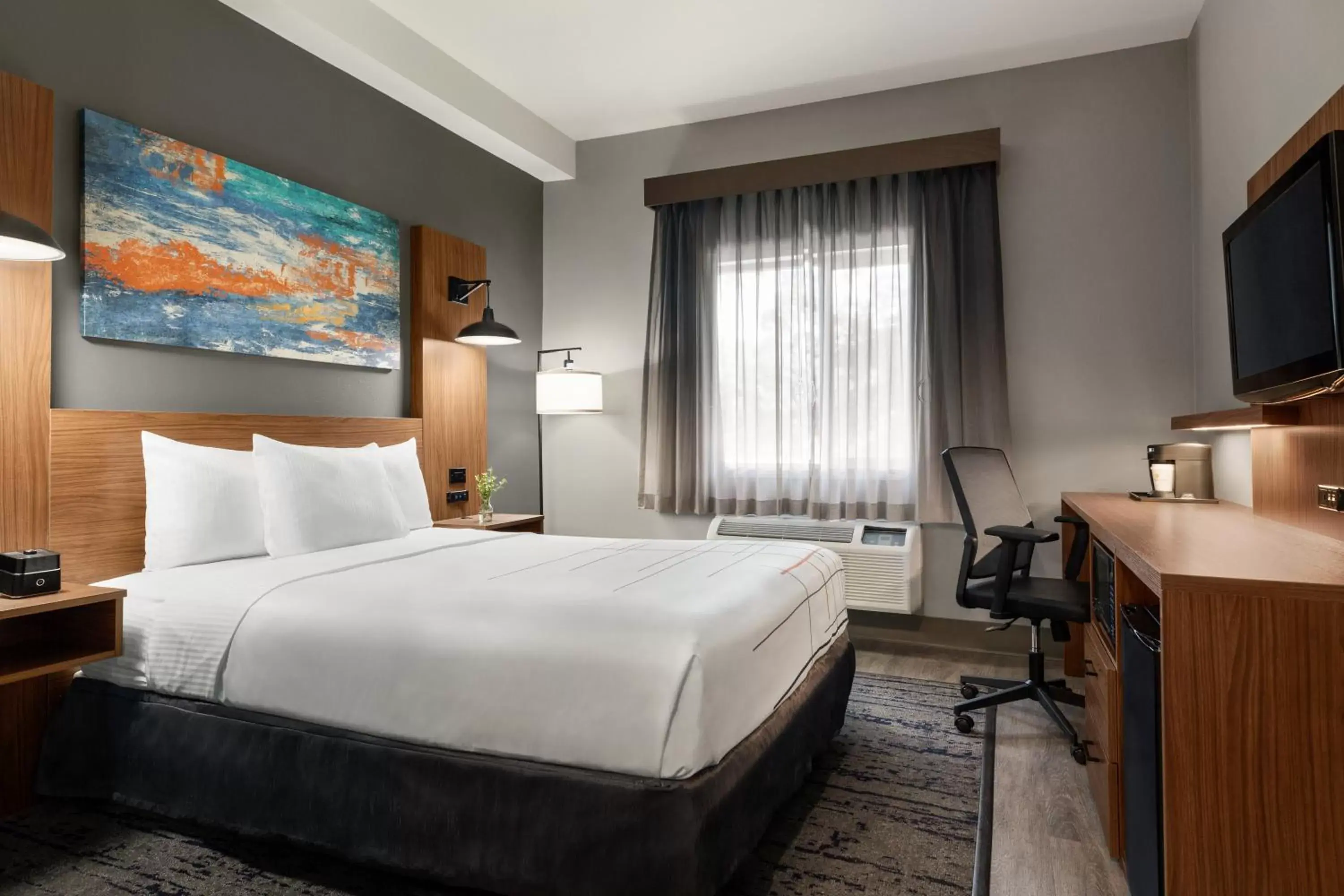 Bedroom, Bed in La Quinta by Wyndham Salem OR