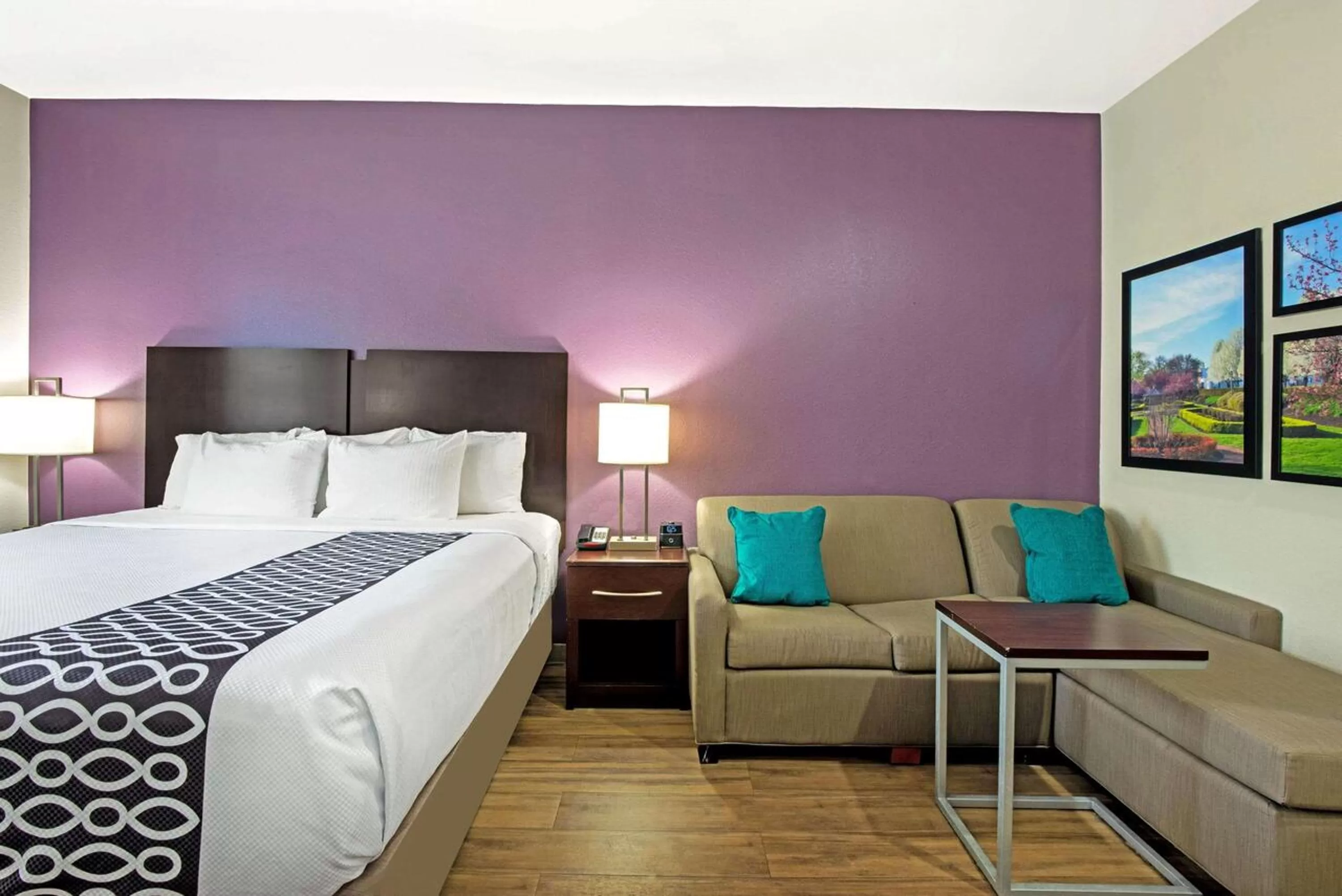 Photo of the whole room, Bed in La Quinta by Wyndham New Cumberland - Harrisburg