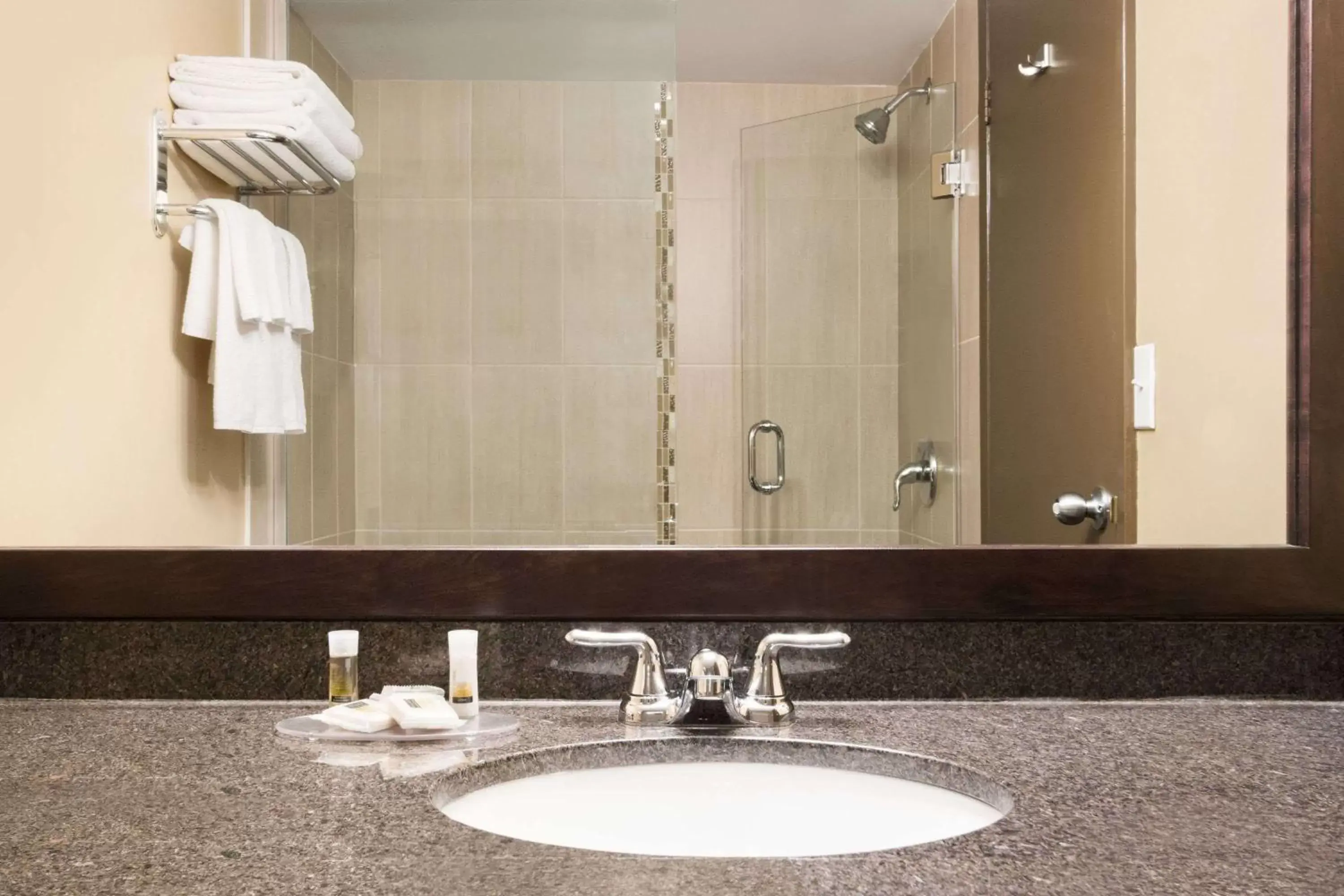 Photo of the whole room, Bathroom in Days Inn by Wyndham Calgary Northwest