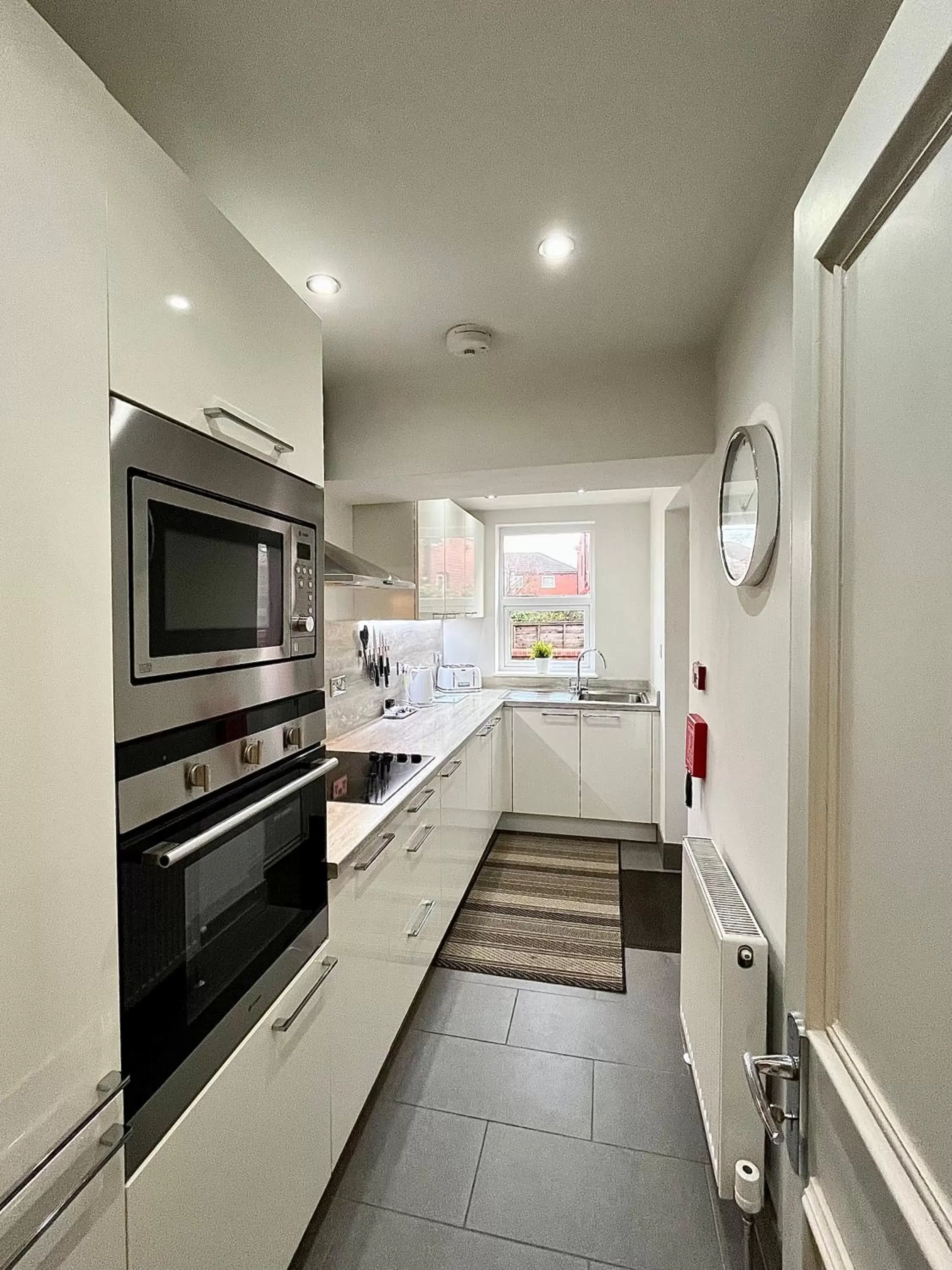 Kitchen or kitchenette, Kitchen/Kitchenette in Mode Apartments St Annes