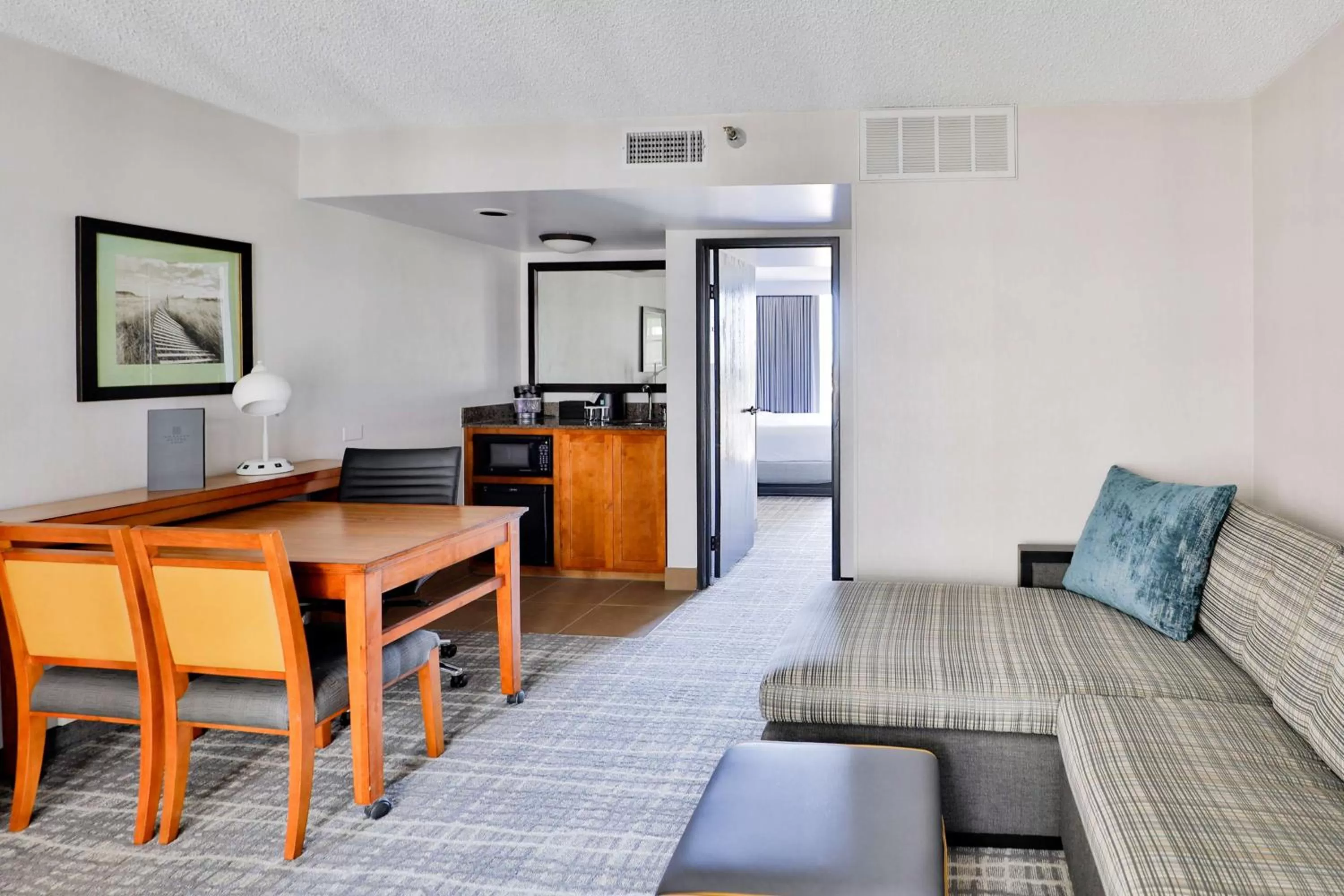 Bedroom in Embassy Suites by Hilton Austin Central