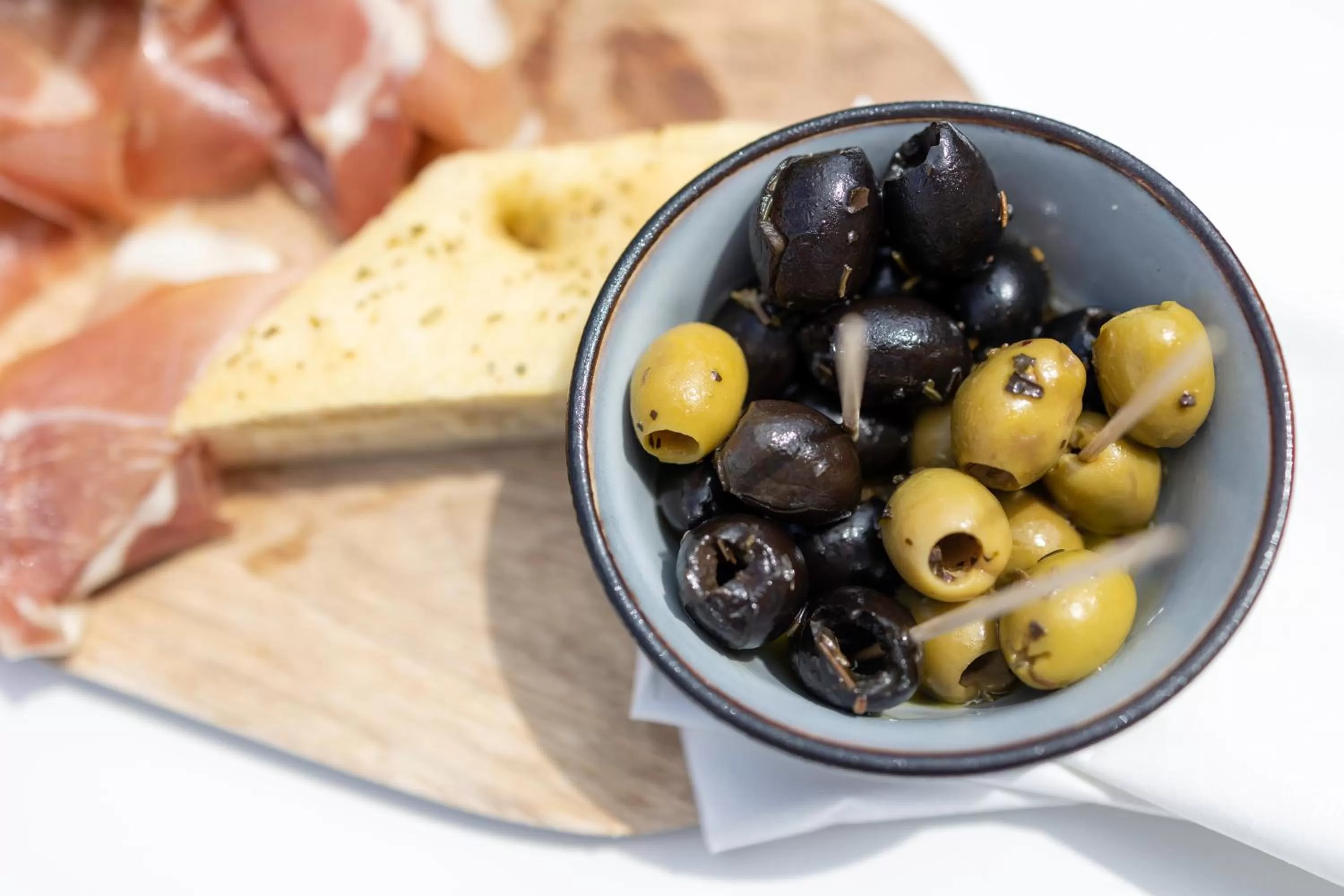 Lounge or bar in Hôtel restaurant Kyriad Fréjus