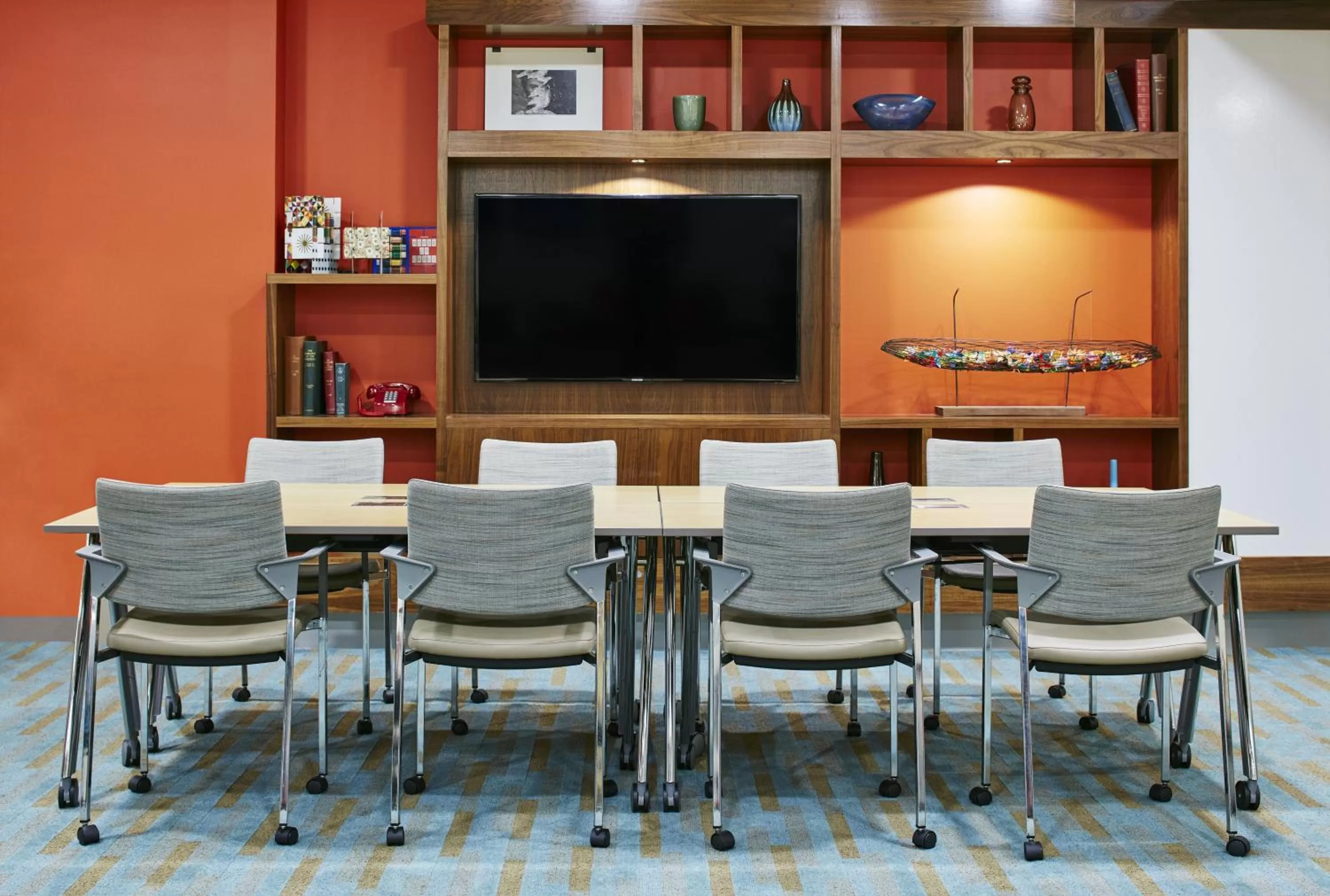 Communal lounge/ TV room in Club Quarters Hotel Embarcadero, San Francisco