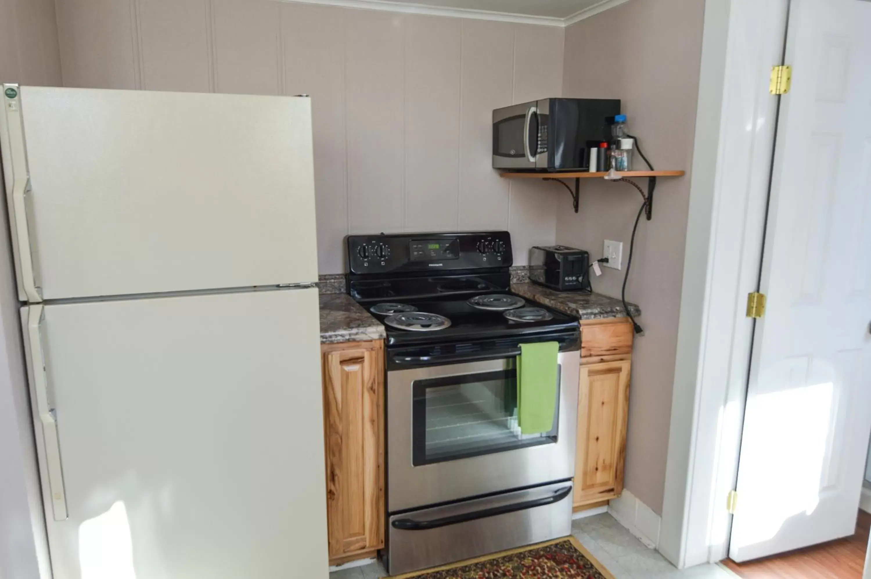 Kitchen/Kitchenette in Brown & Hawkins Historical Apartments