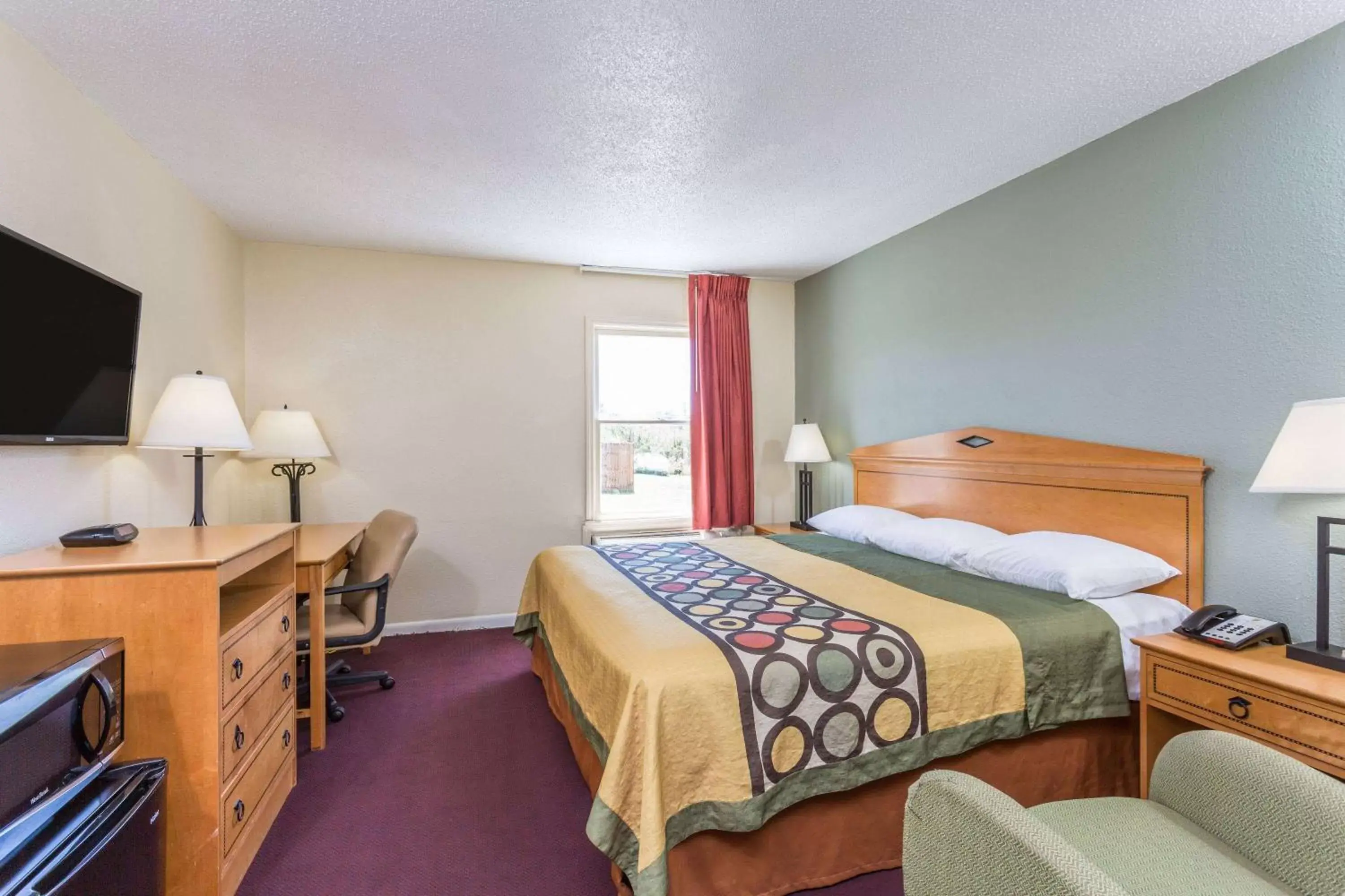 Photo of the whole room, Bed in Super 8 by Wyndham Manning