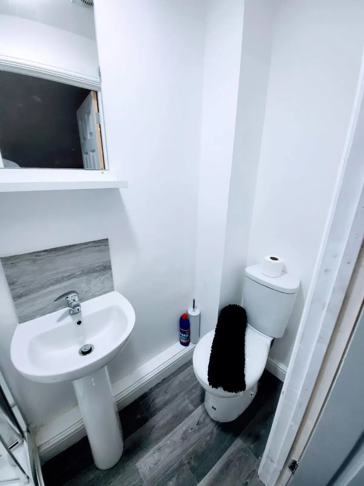 Toilet, Bathroom in Easy Living Nottingham - Burns Street