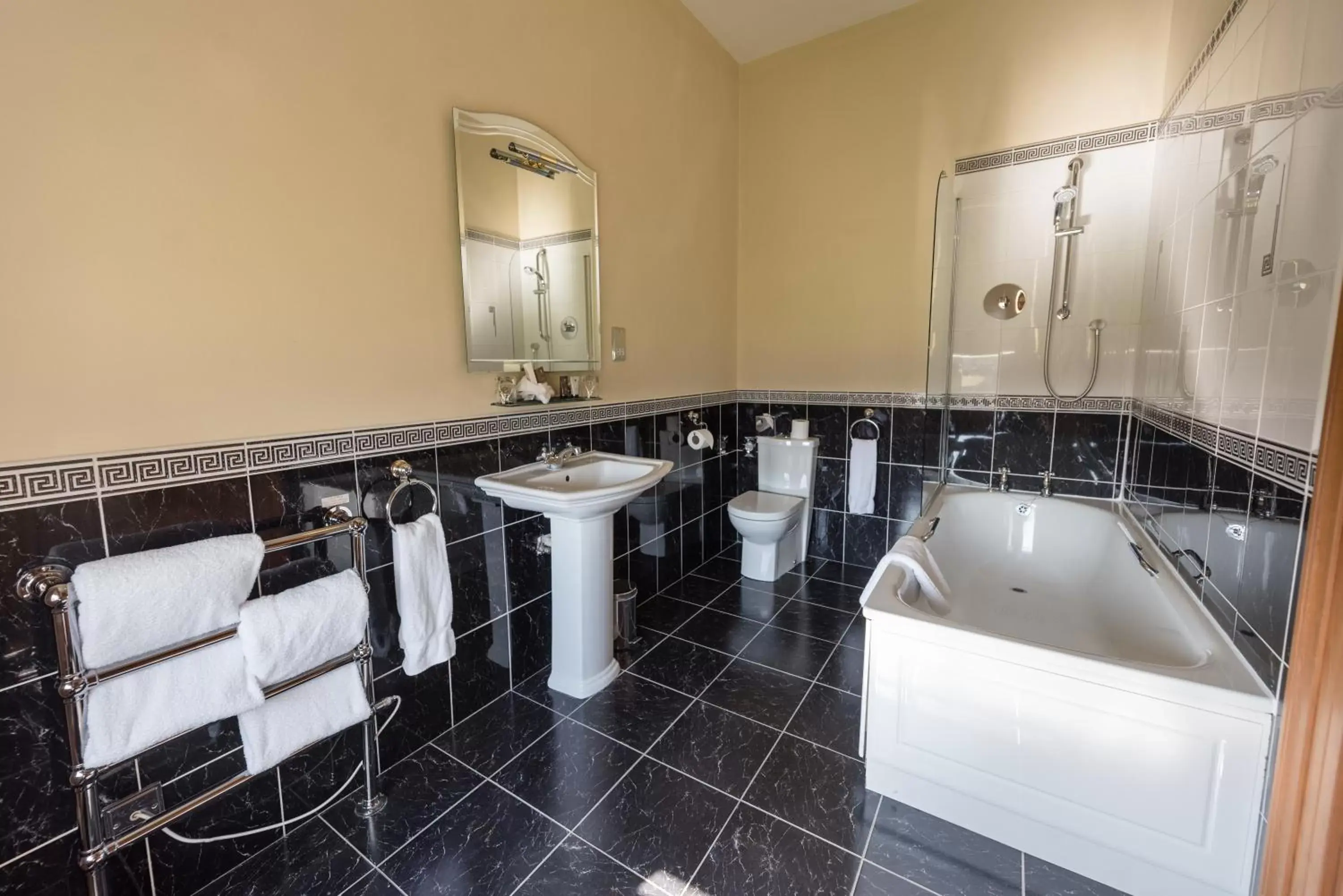 Bathroom in Meldrum House Hotel Golf And Country Estate