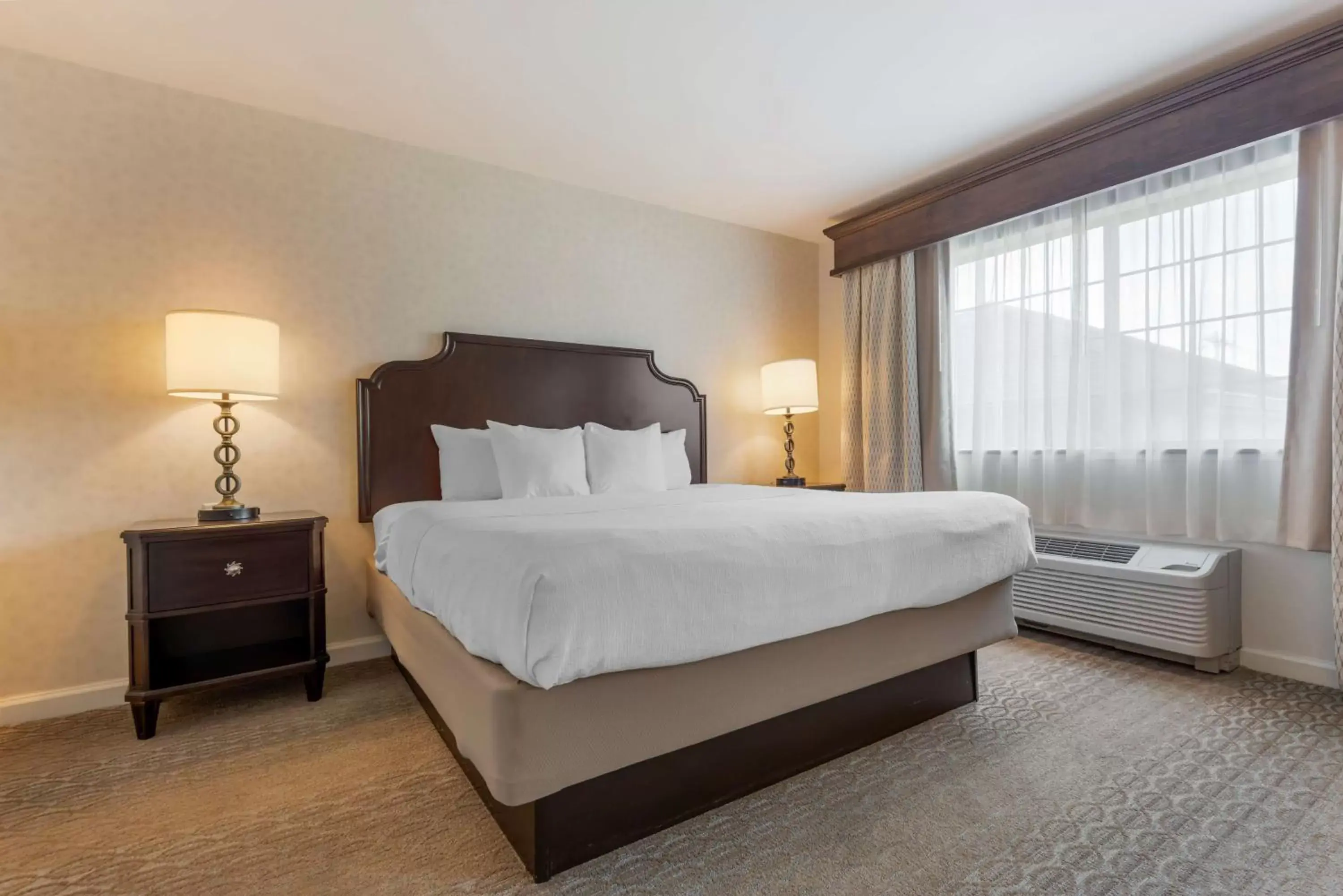 Bedroom, Bed in Best Western PLUS Vineyard Inn and Suites