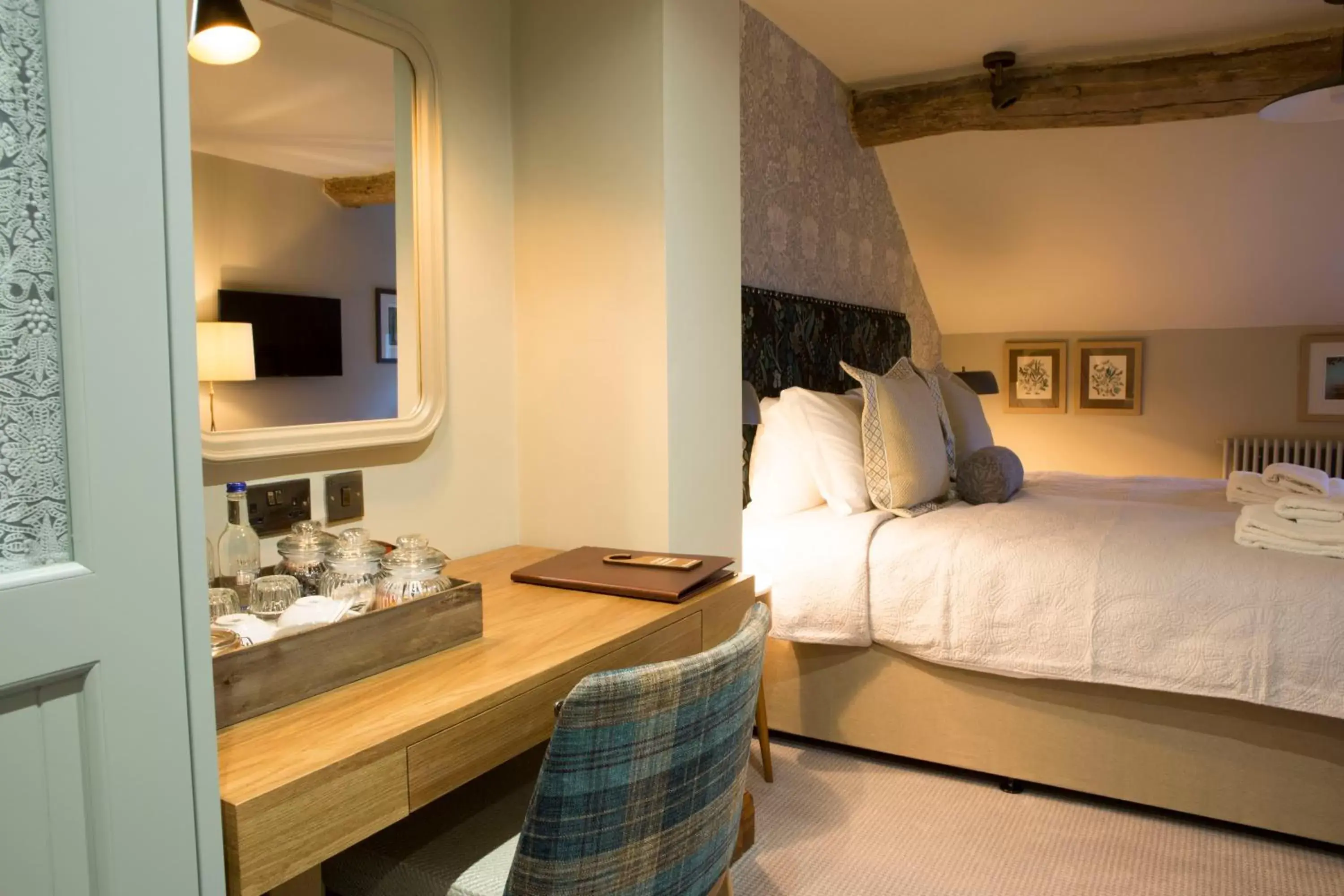 Bedroom, Bed in The Legh Arms Prestbury