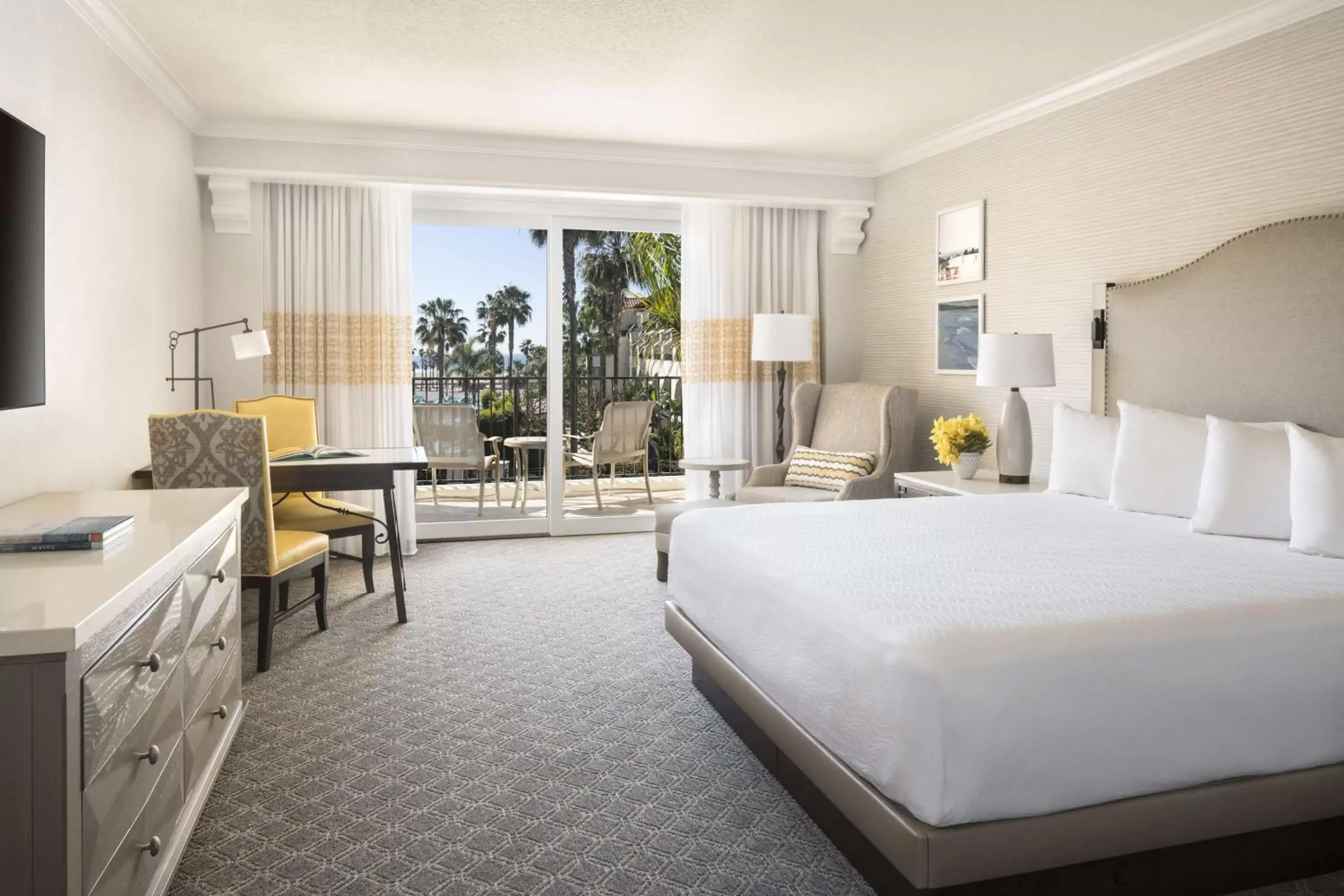 Bedroom in Hyatt Regency Huntington Beach Resort and Spa