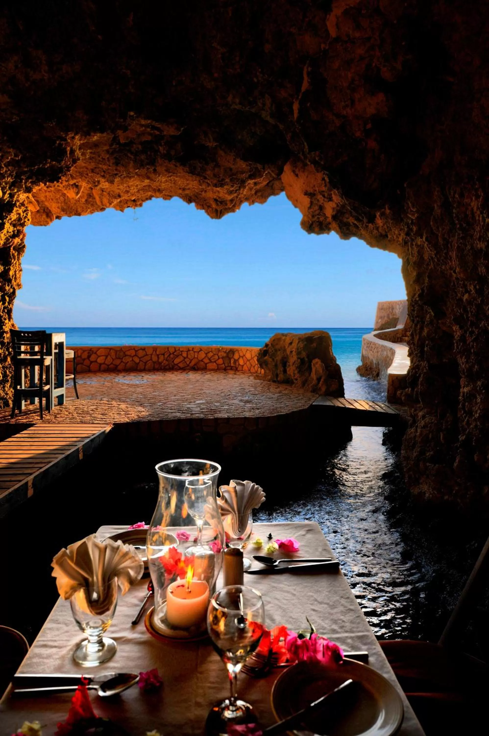 Restaurant/places to eat in The Caves