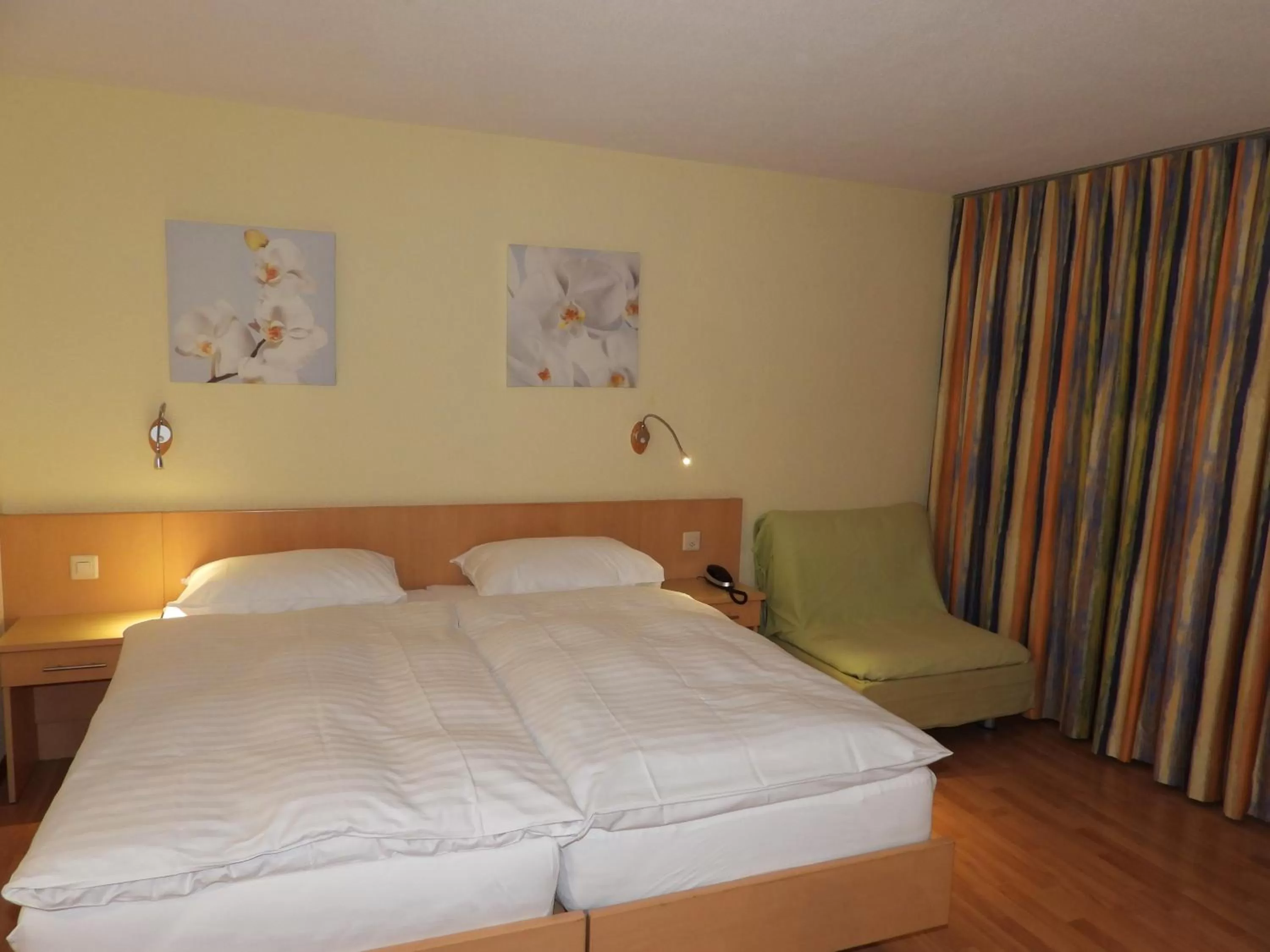 Bed in Hotel Sherlock Holmes & Khana Restaurant "nur 200 m zur Gondelbahn Hasliberg"