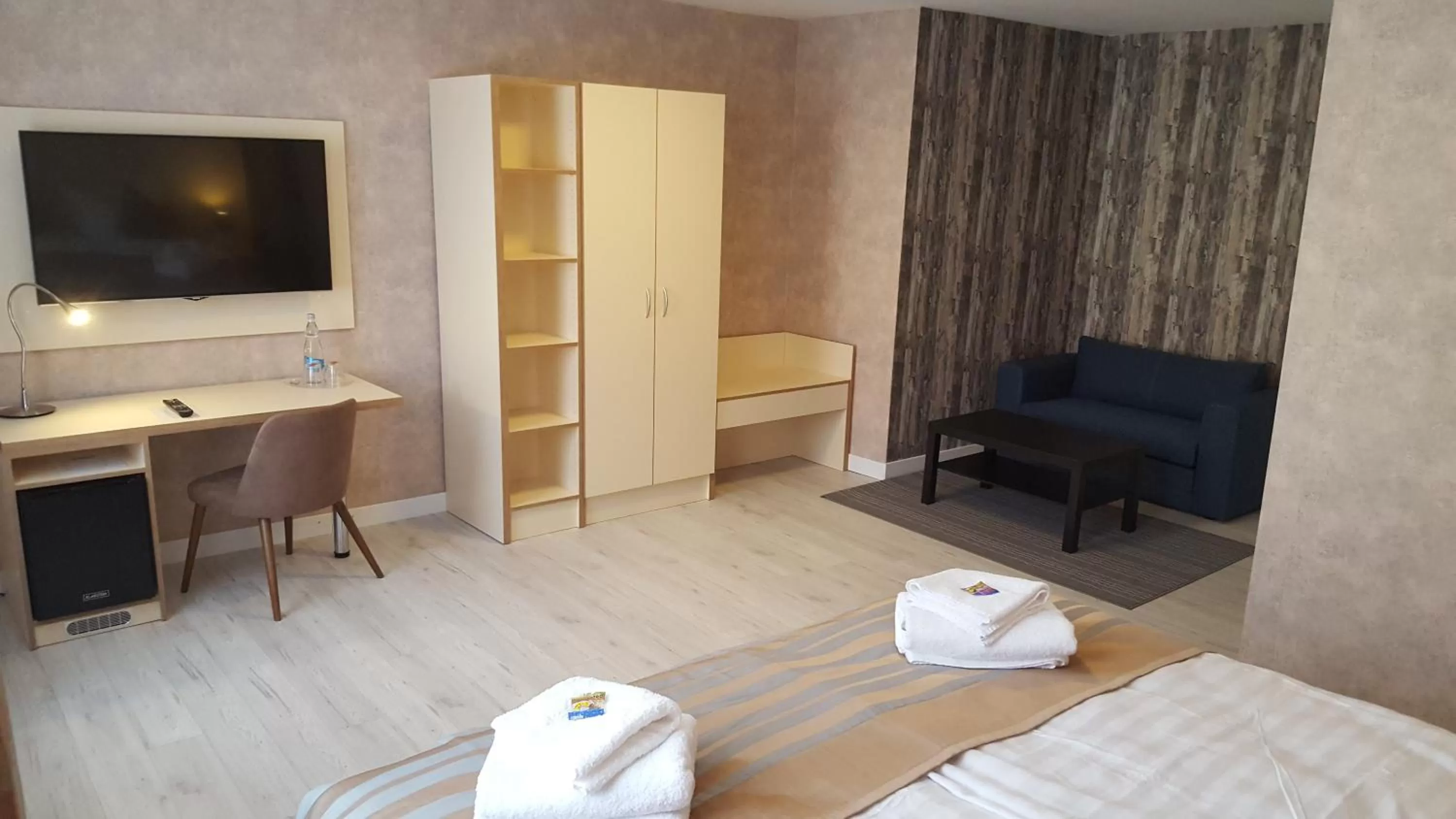 Photo of the whole room, Bed in Novel Hotel