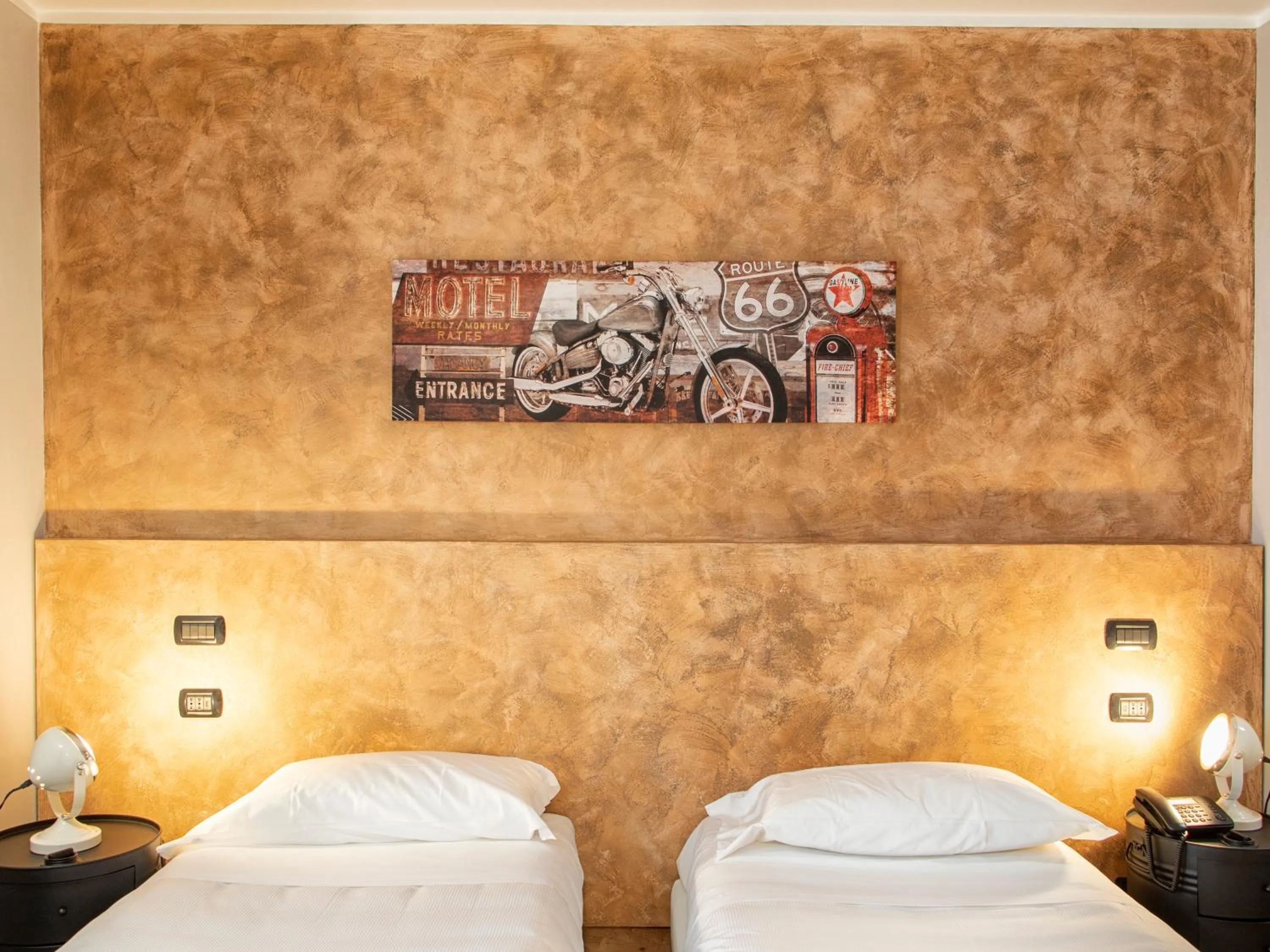 Photo of the whole room, Bed in Hotel Napoleon Susa