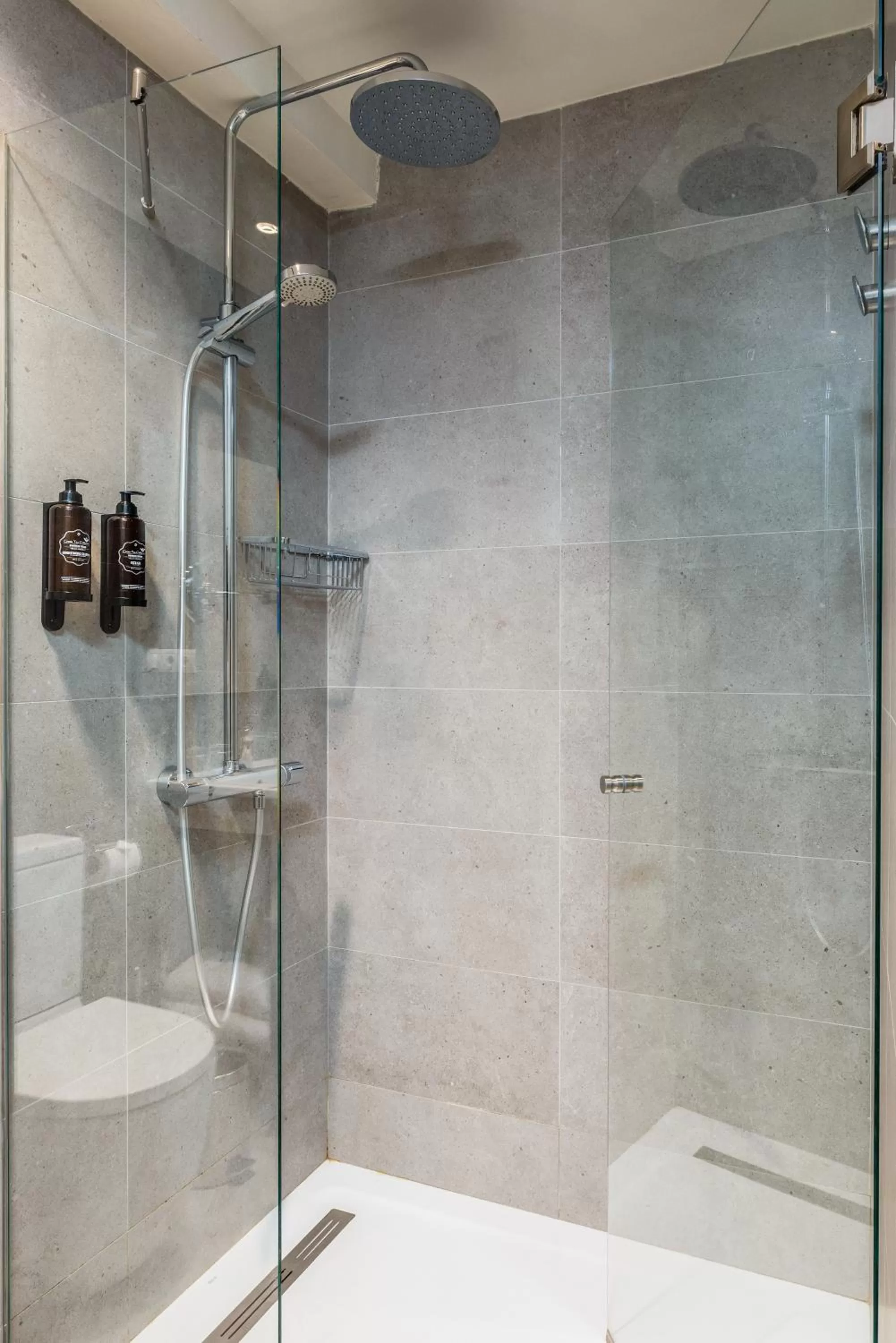 Bathroom in Virgen de los Reyes