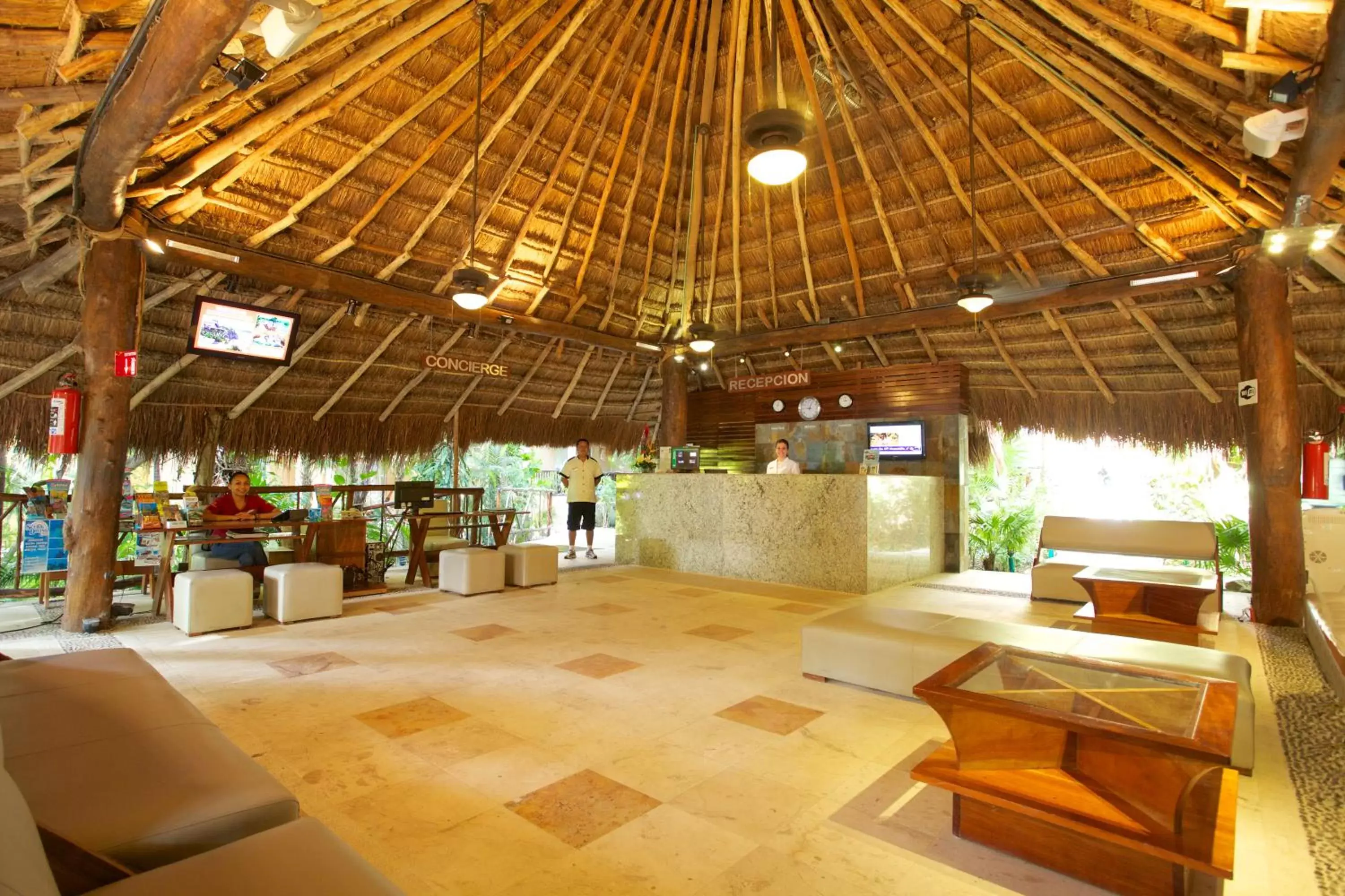 Communal lounge/ TV room in Tukan Hotel Playa del Carmen