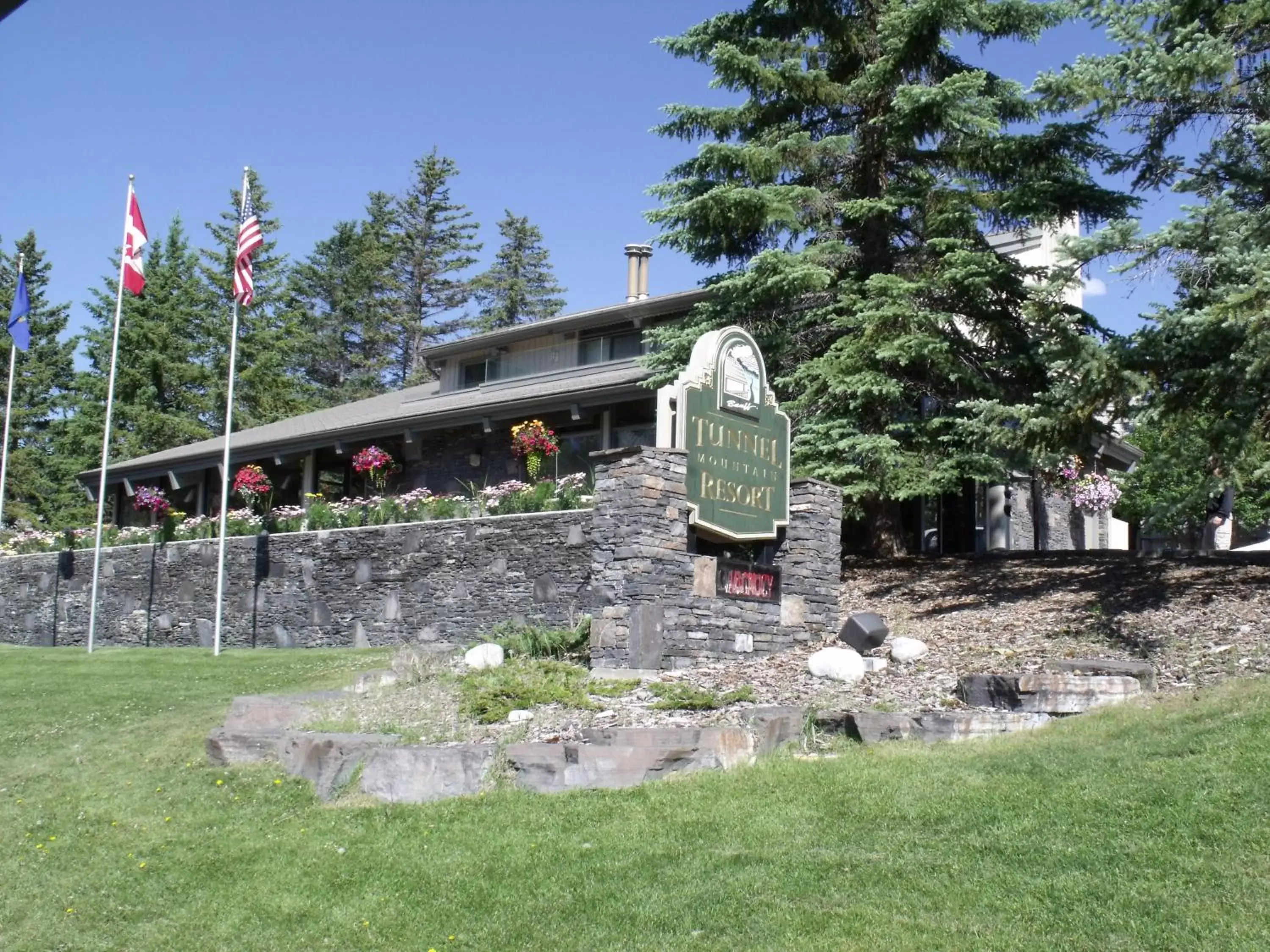 Facade/entrance, Property Building in Tunnel Mountain Resort